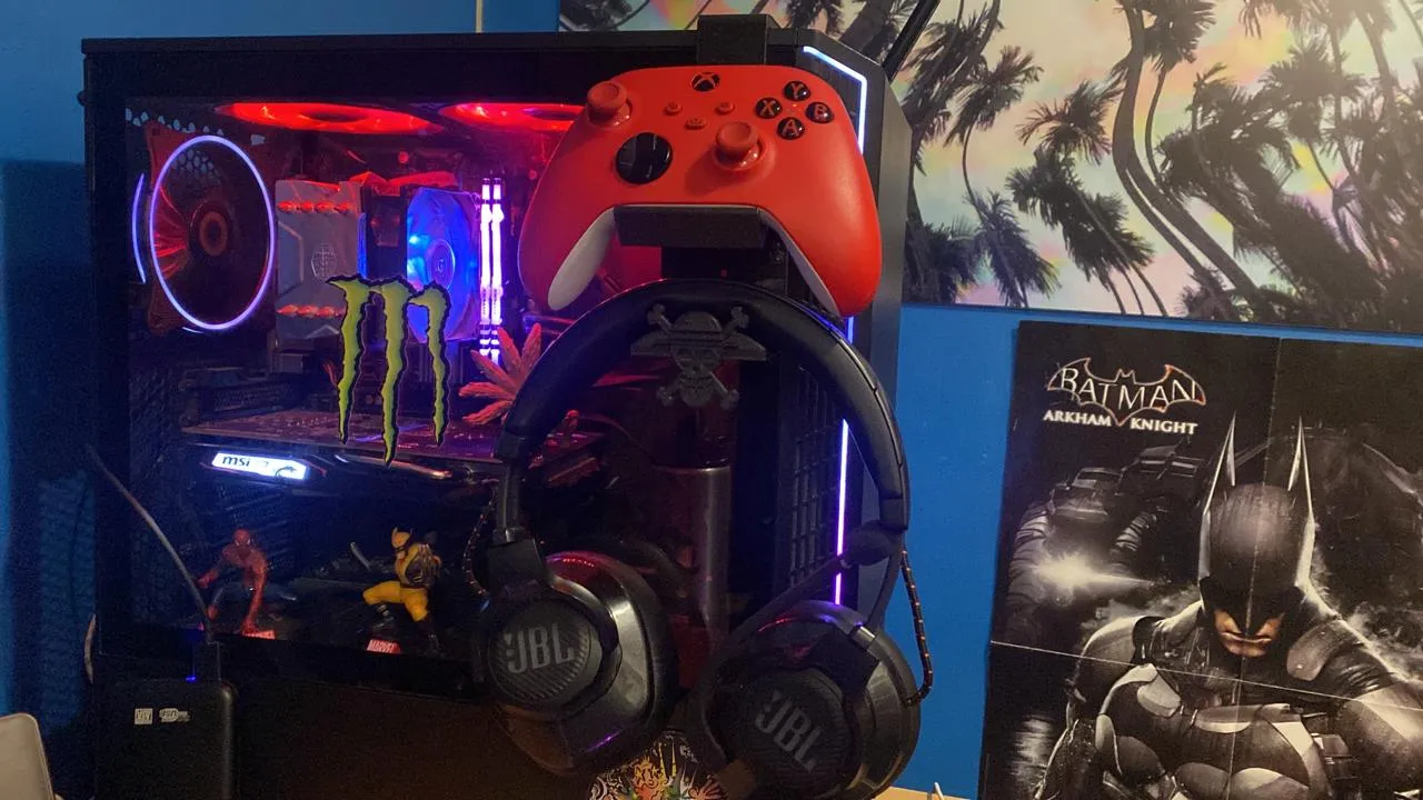 Giá đỡ tai nghe và điều khiển cho PC một khối