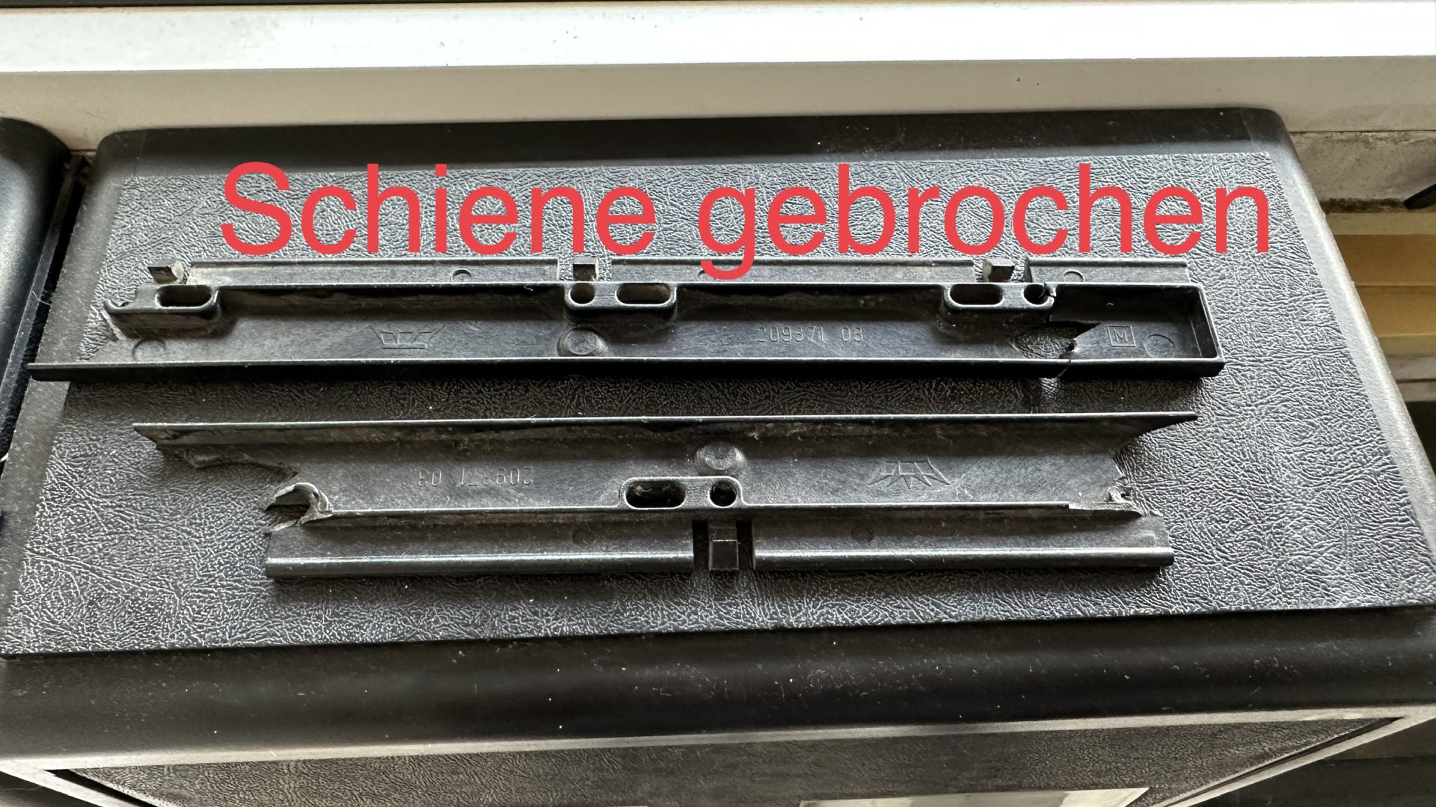 Giá đỡ hộp thư bưu điện với thiết kế tùy chỉnh