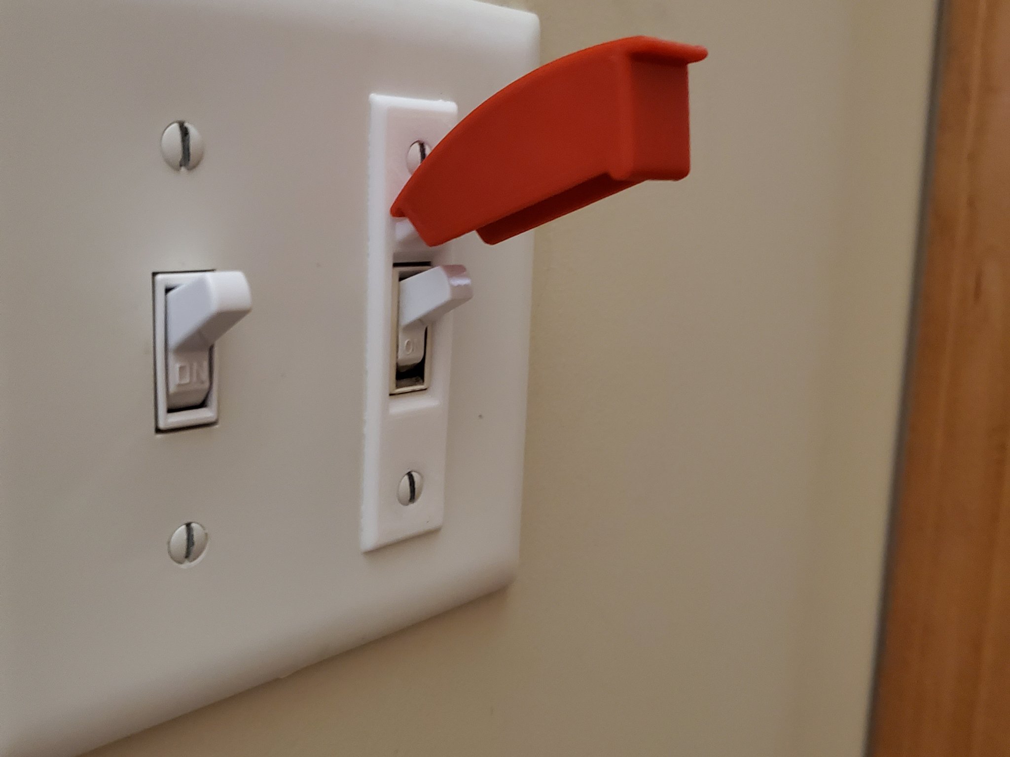 Nắp công tắc điện bảo vệ máy in 3D khỏi bị tắt nguồn