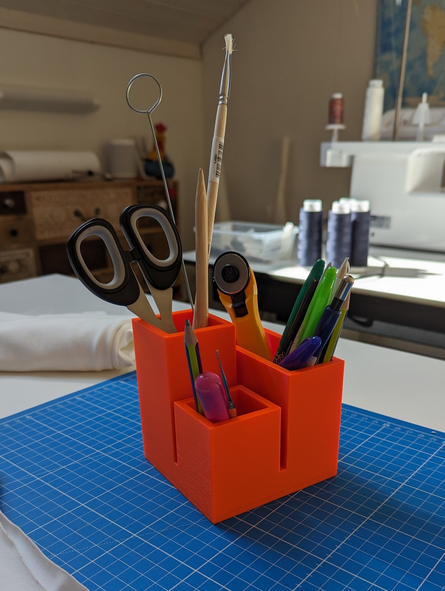 Giá đỡ bút gạch 100 x 100 x 105/85/65 mm