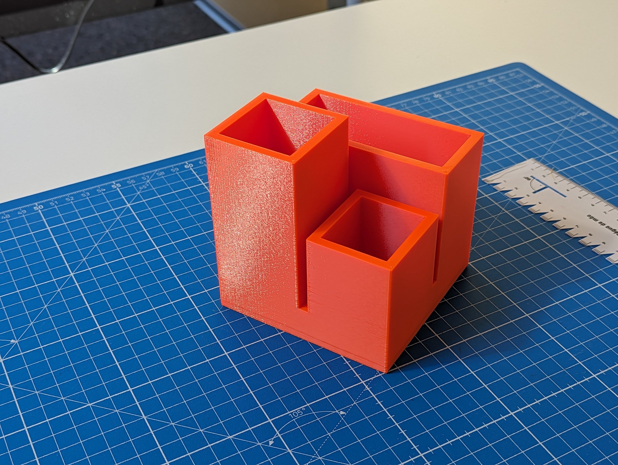 Giá đỡ bút gạch 100 x 100 x 105/85/65 mm