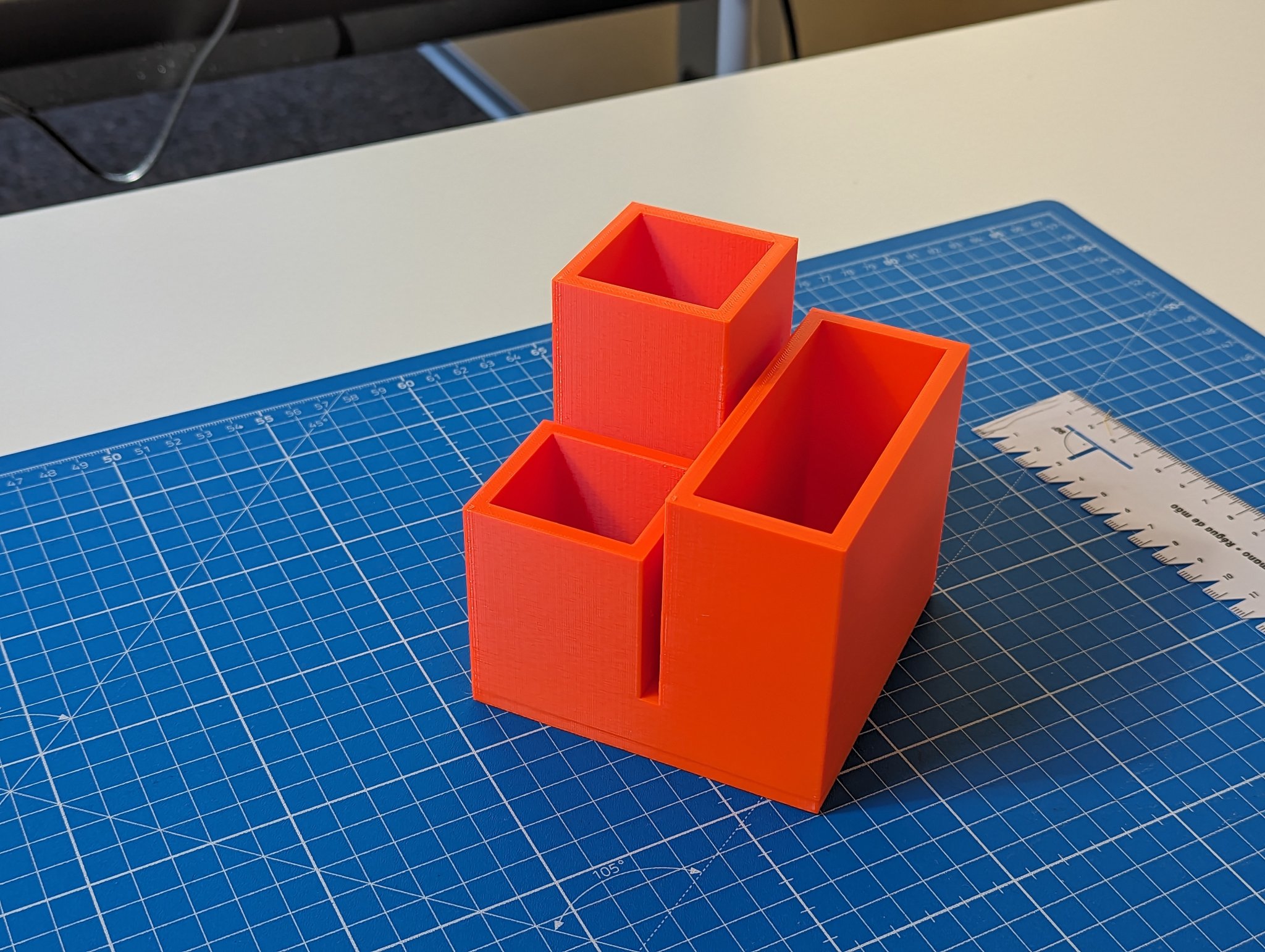 Giá đỡ bút gạch 100 x 100 x 105/85/65 mm