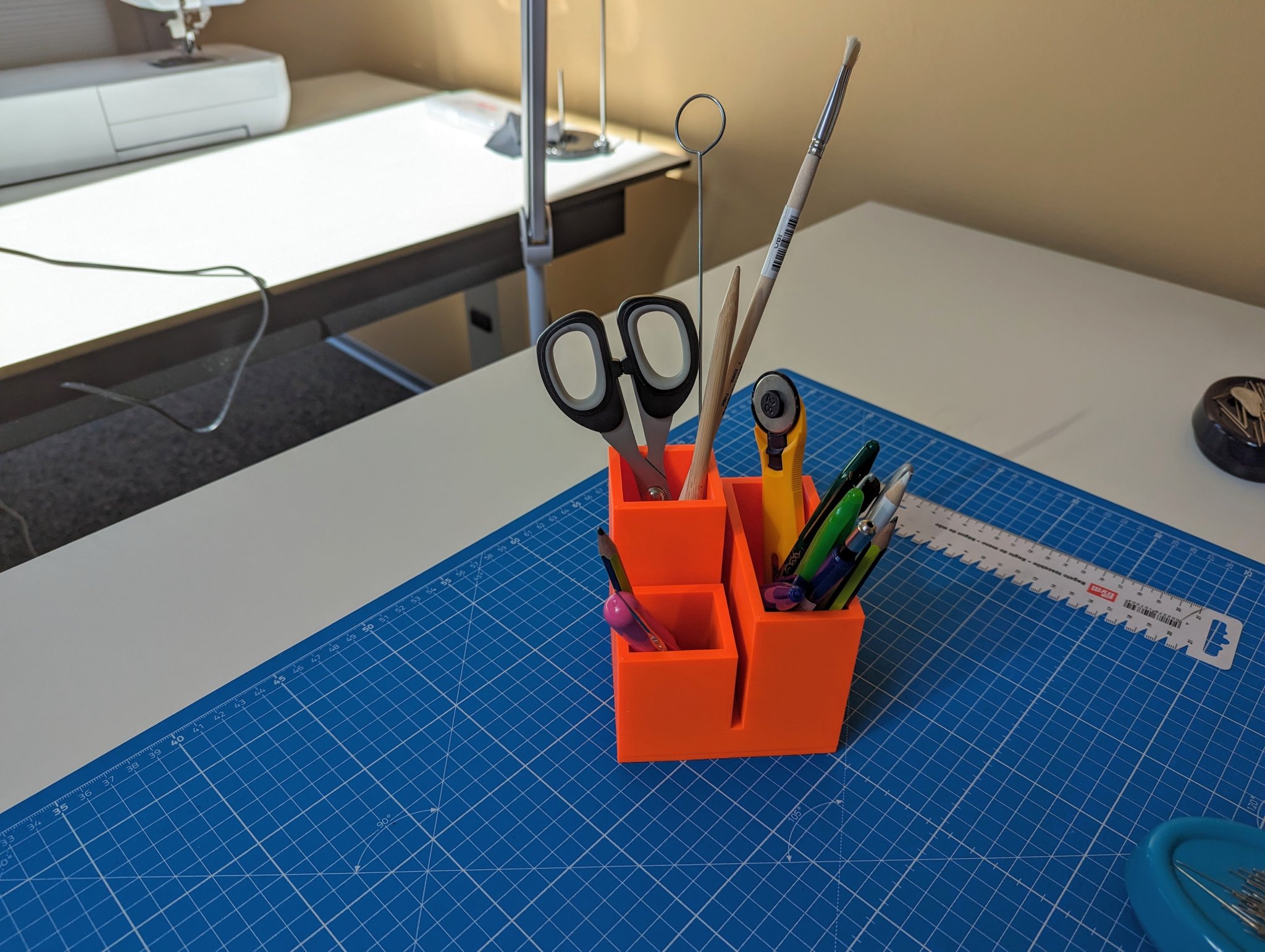 Giá đỡ bút gạch 100 x 100 x 105/85/65 mm