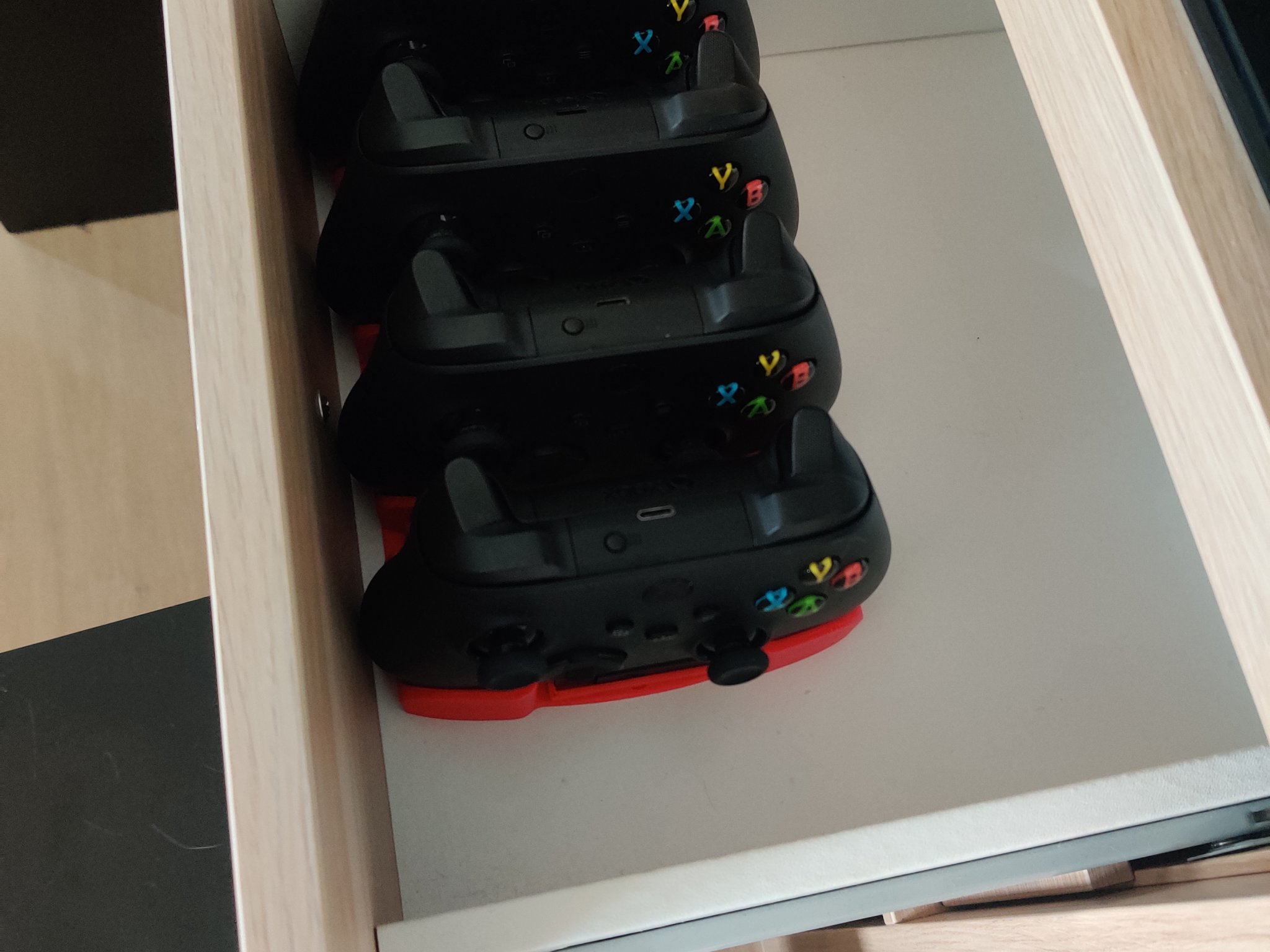 Giá đỡ tay cầm Xbox 4 chiếc với chỗ để USB