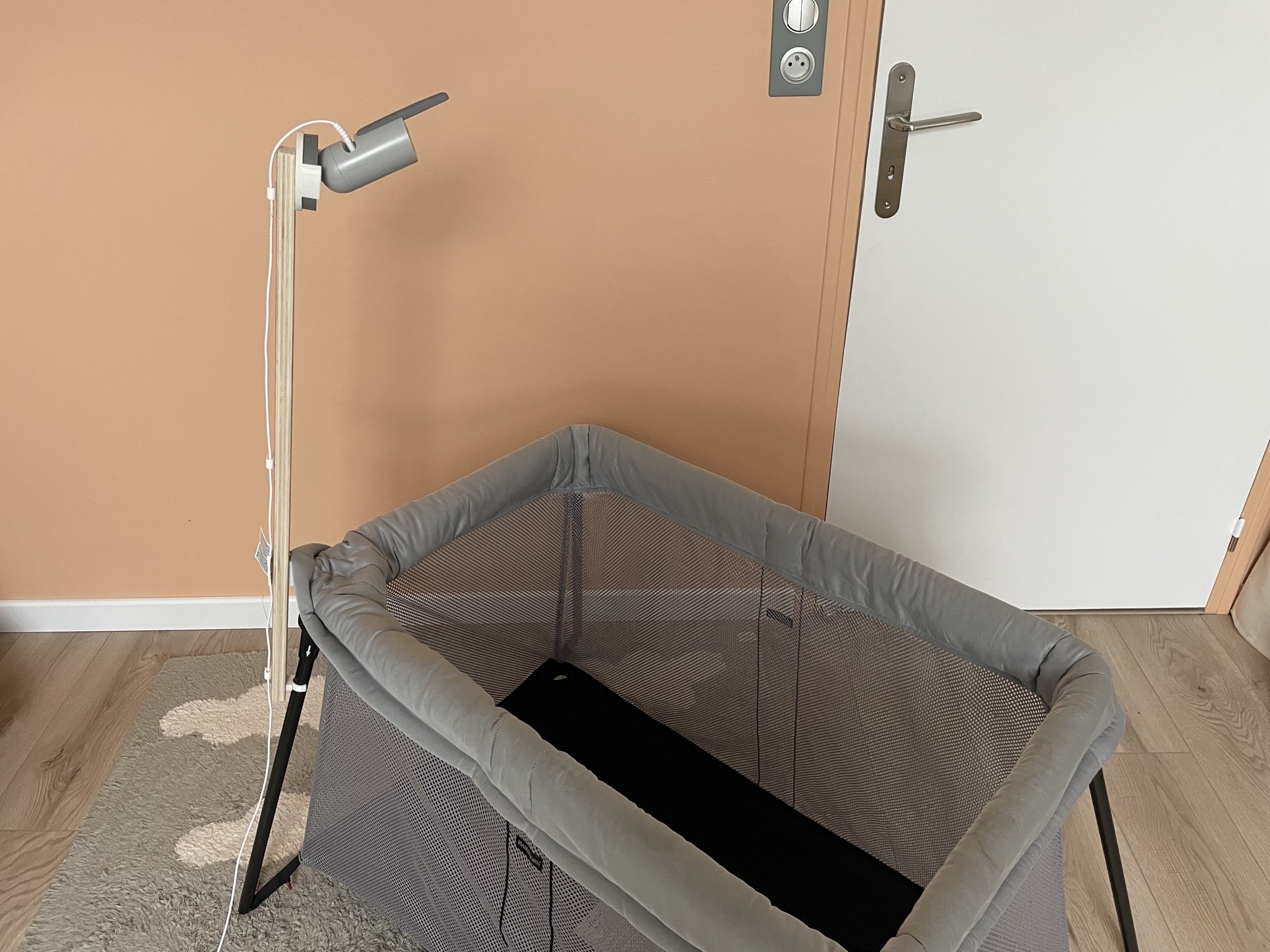 Giá đỡ camera SCD923 cho cũi du lịch BabyBjörn