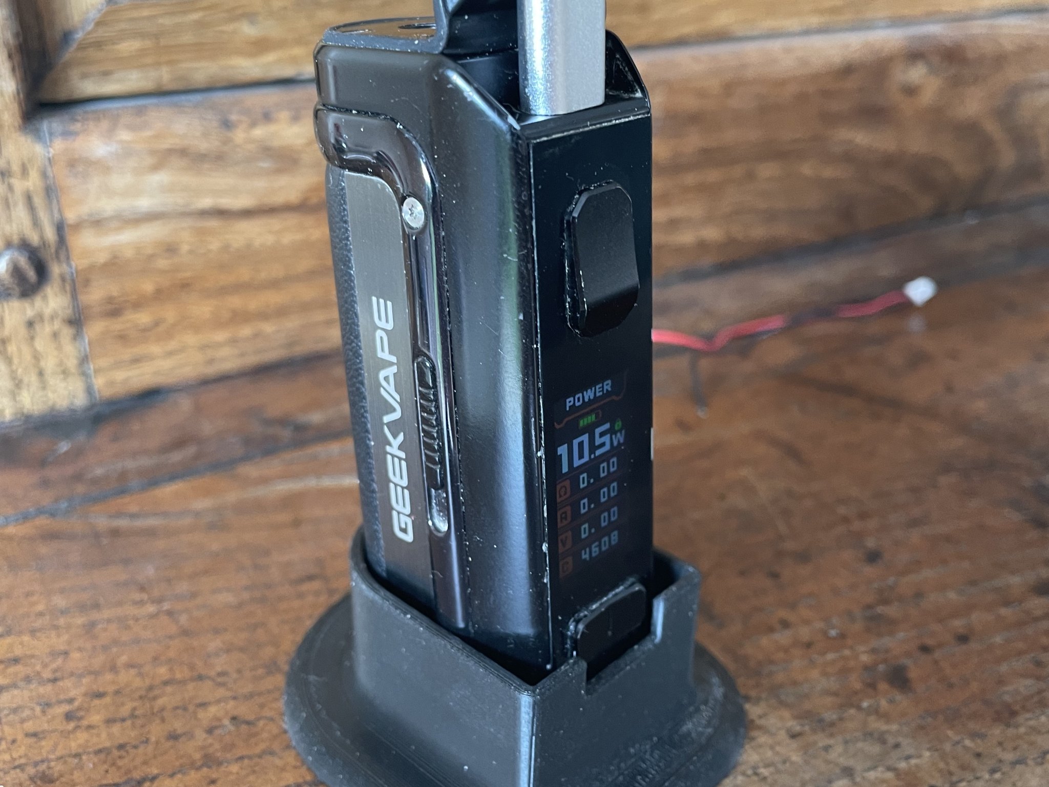 Giá đỡ an toàn cho bộ sạc e-cig Geek Vape Box M100 Aegis Mini 2