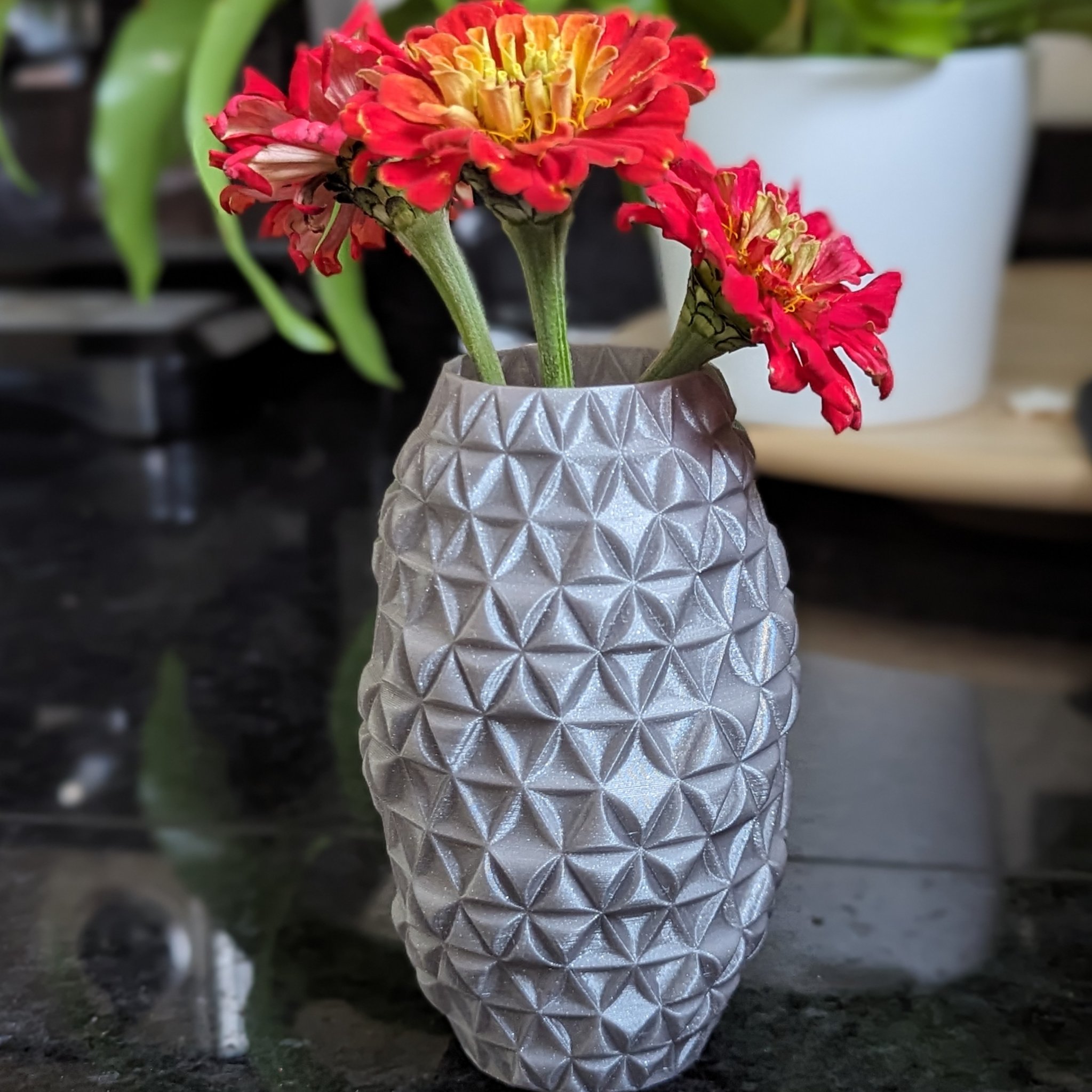 Bình hoa hình lục giác trang trí, kèm giá đỡ bút