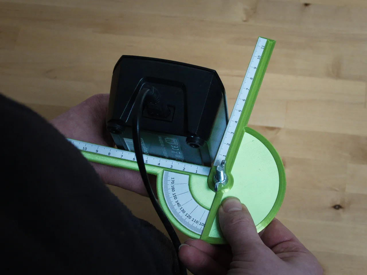 Thước đo góc chính xác cho các góc ngoài và cạnh tròn