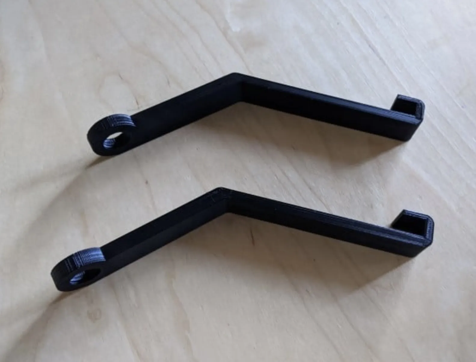 Giá đỡ máy tính bảng đơn giản cho xe hơi không cần phần cứng