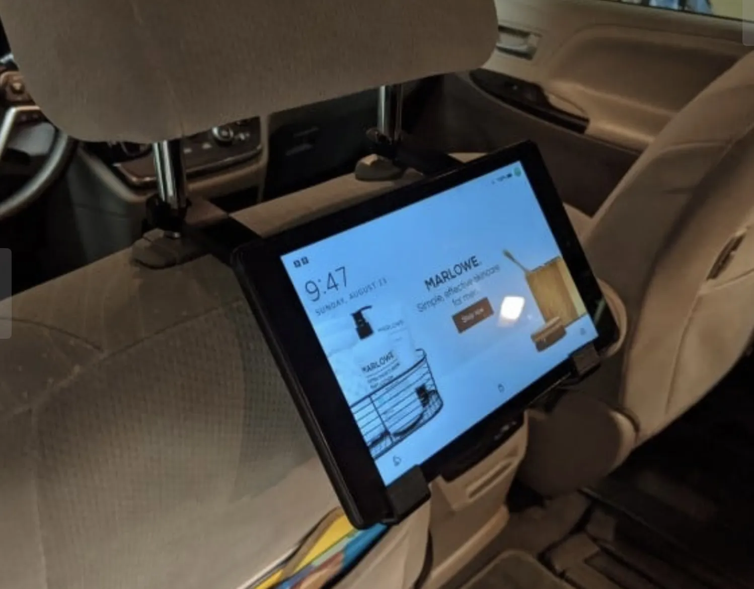 Giá đỡ máy tính bảng đơn giản cho xe hơi không cần phần cứng