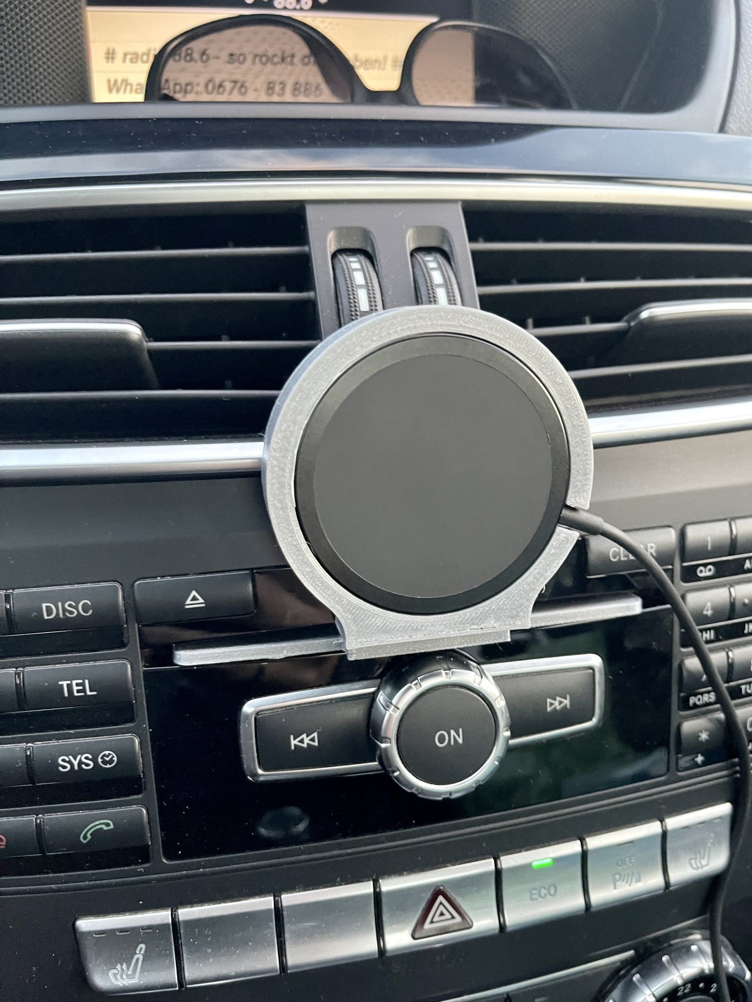 Giá đỡ sạc Magsafe cho iPhone trong khe CD ô tô