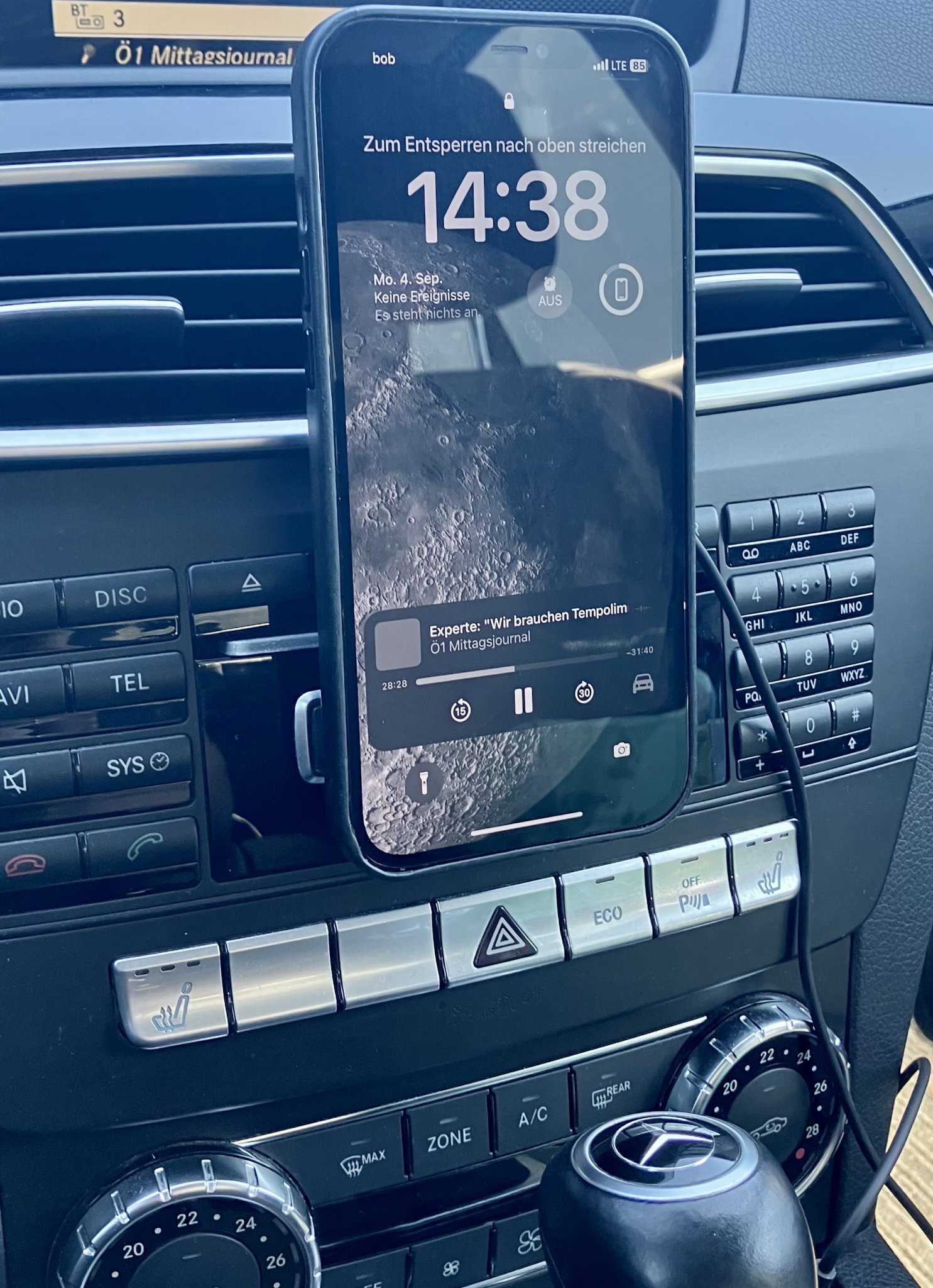 Giá đỡ sạc Magsafe cho iPhone trong khe CD ô tô