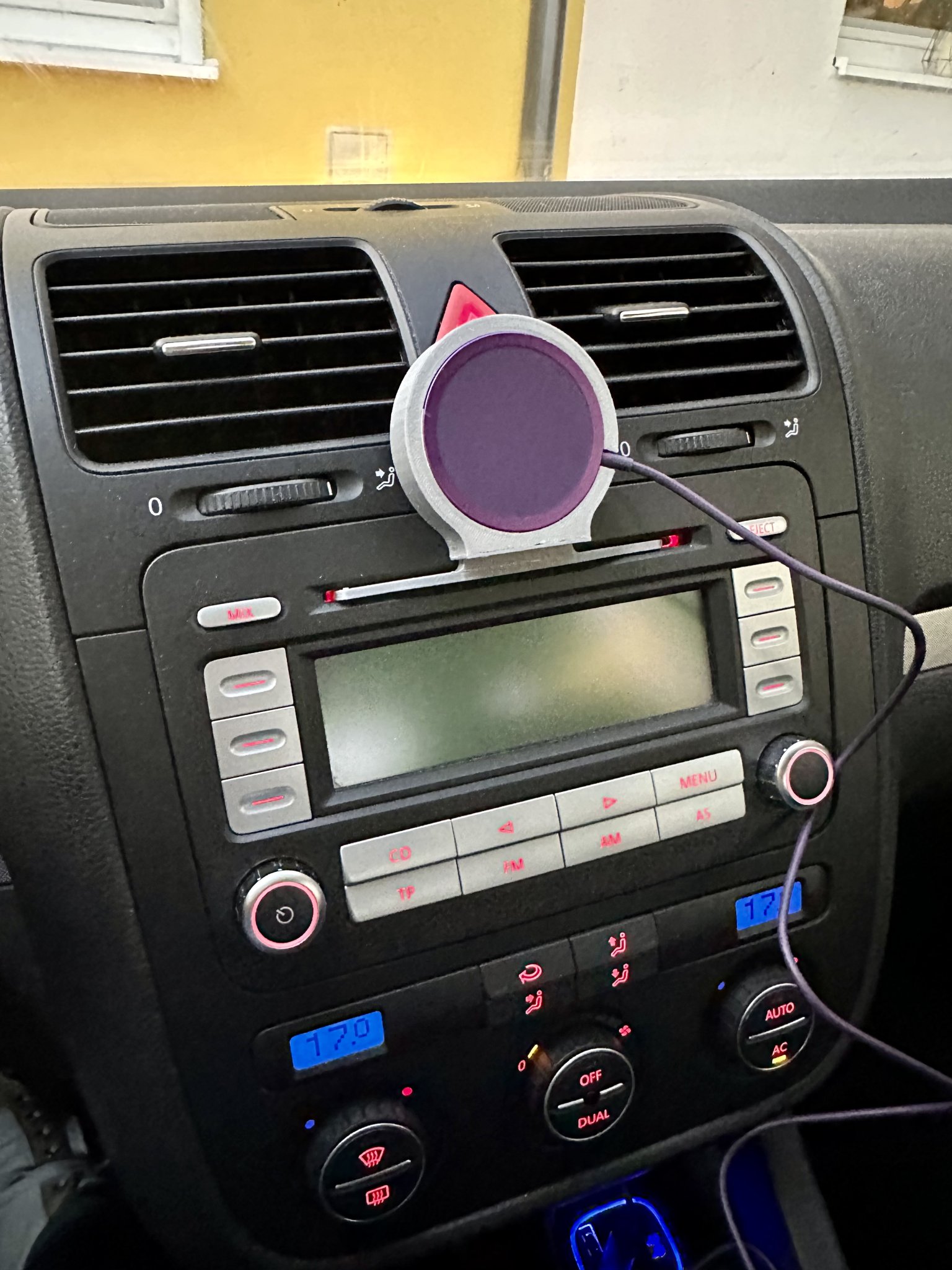 Giá đỡ sạc Magsafe cho iPhone trong khe CD ô tô