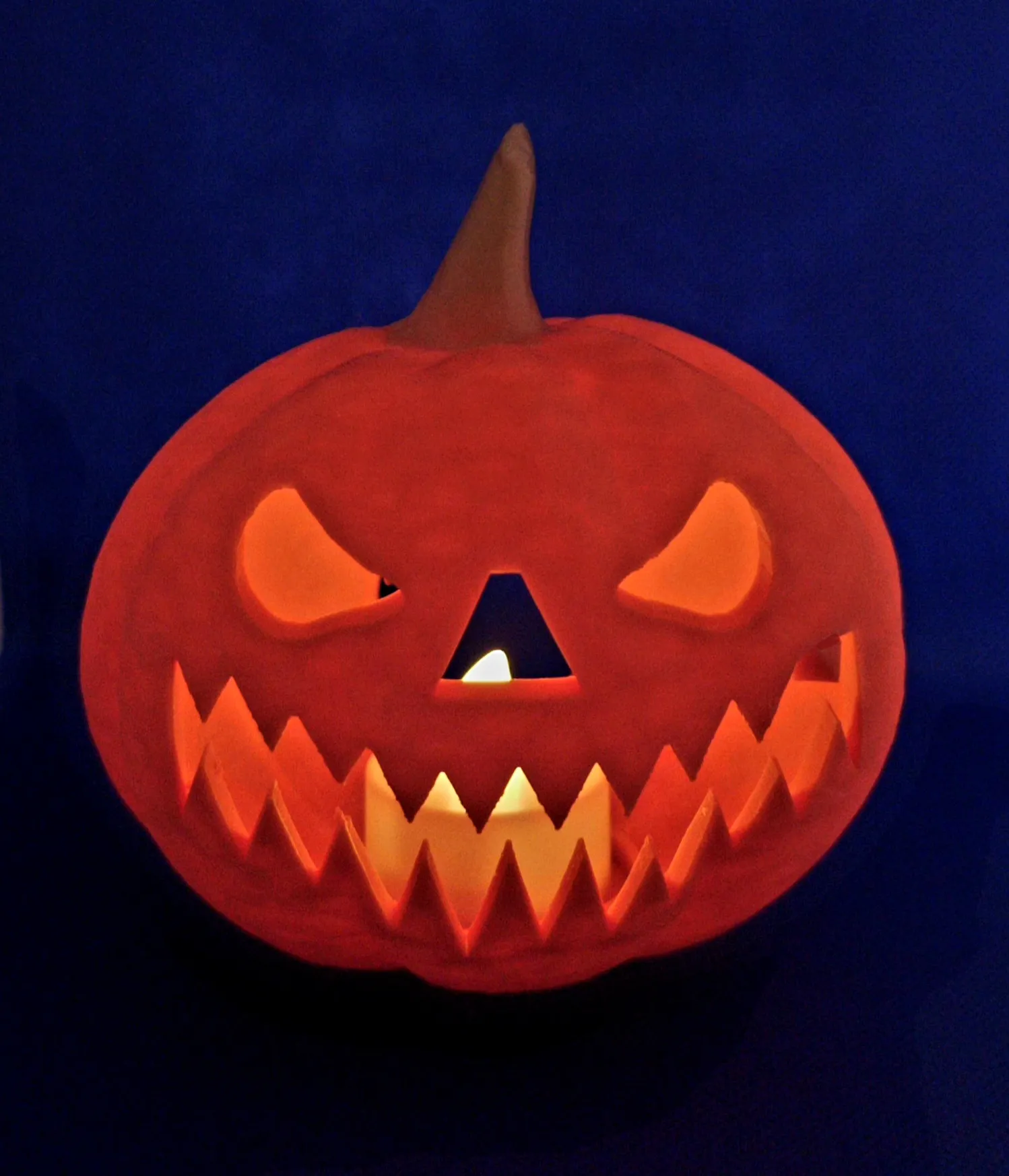 Đèn trang trí bí ngô đáng sợ cho mùa Halloween