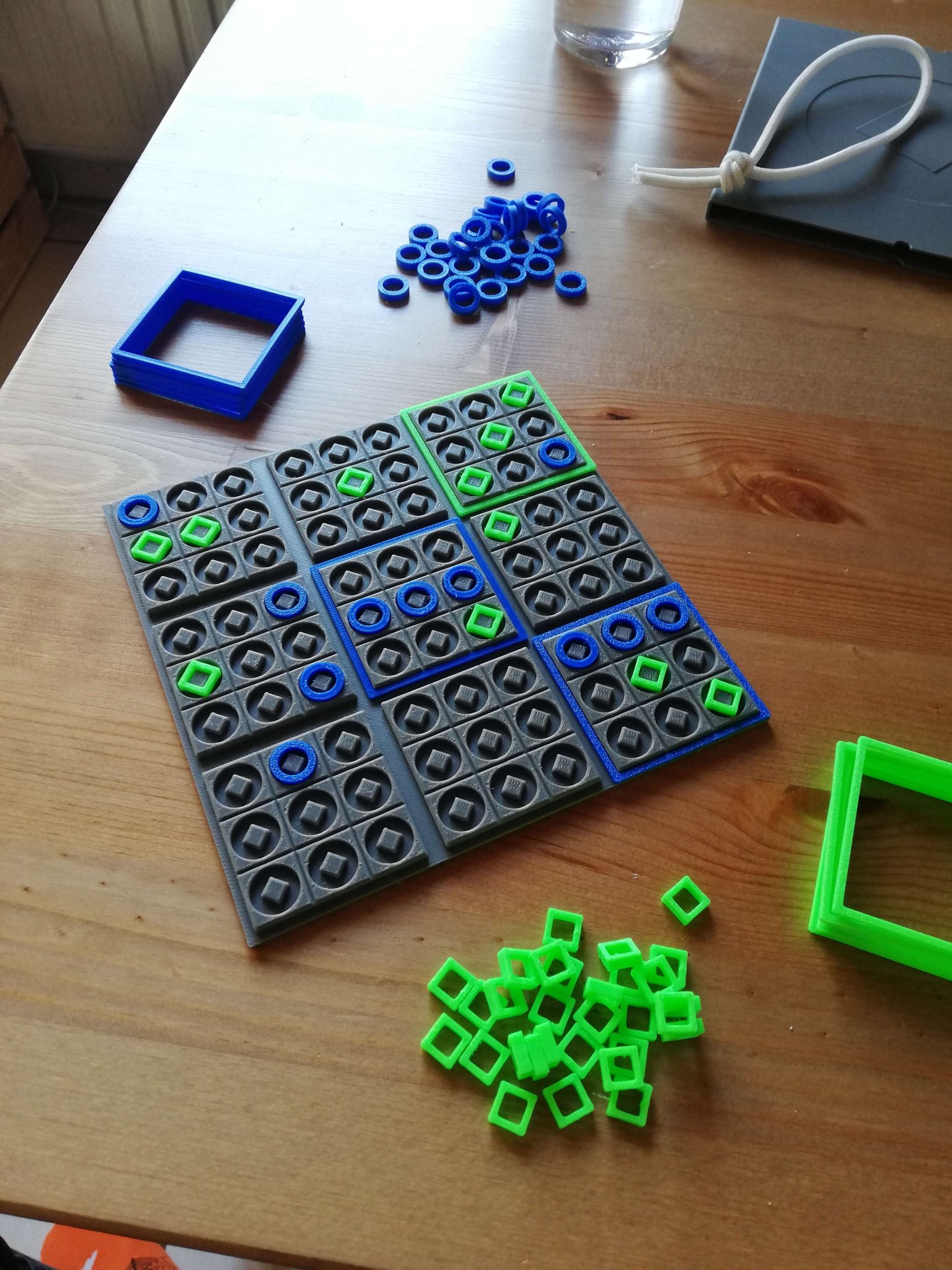 Bảng trò chơi Super Tic Tac Toe mini gọn nhẹ