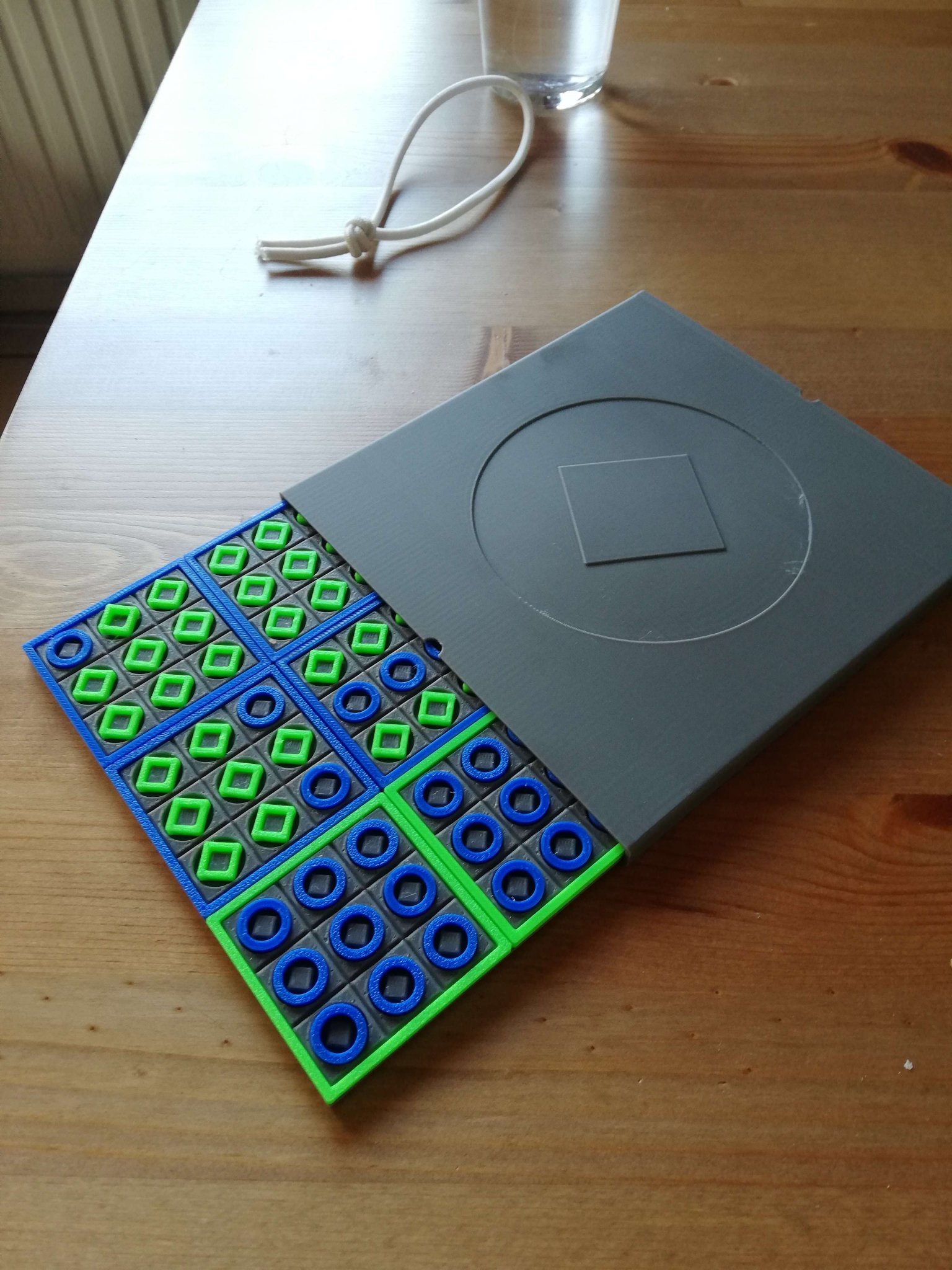 Bảng trò chơi Super Tic Tac Toe mini gọn nhẹ