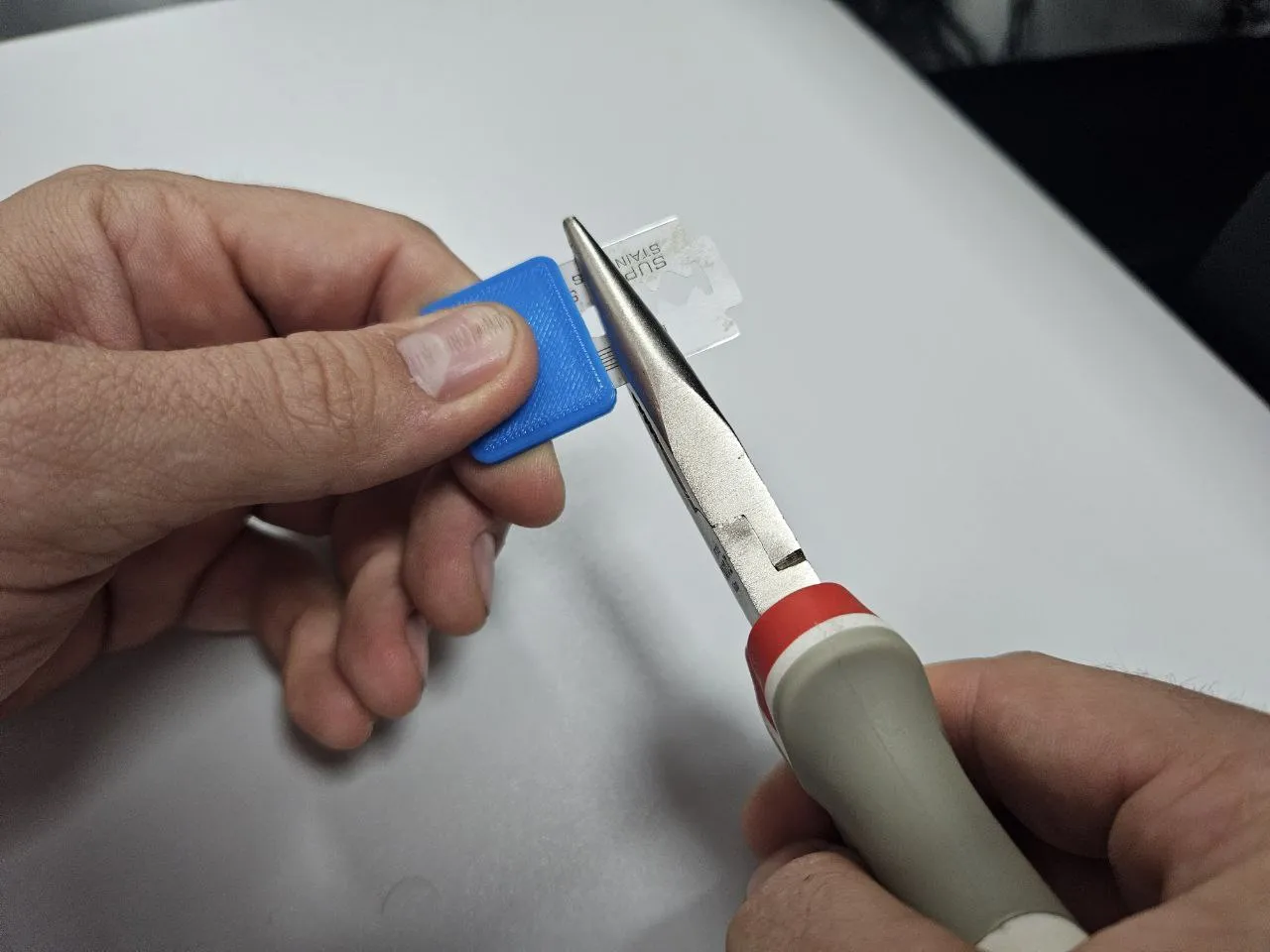 Giá đỡ dao cạo an toàn đơn giản