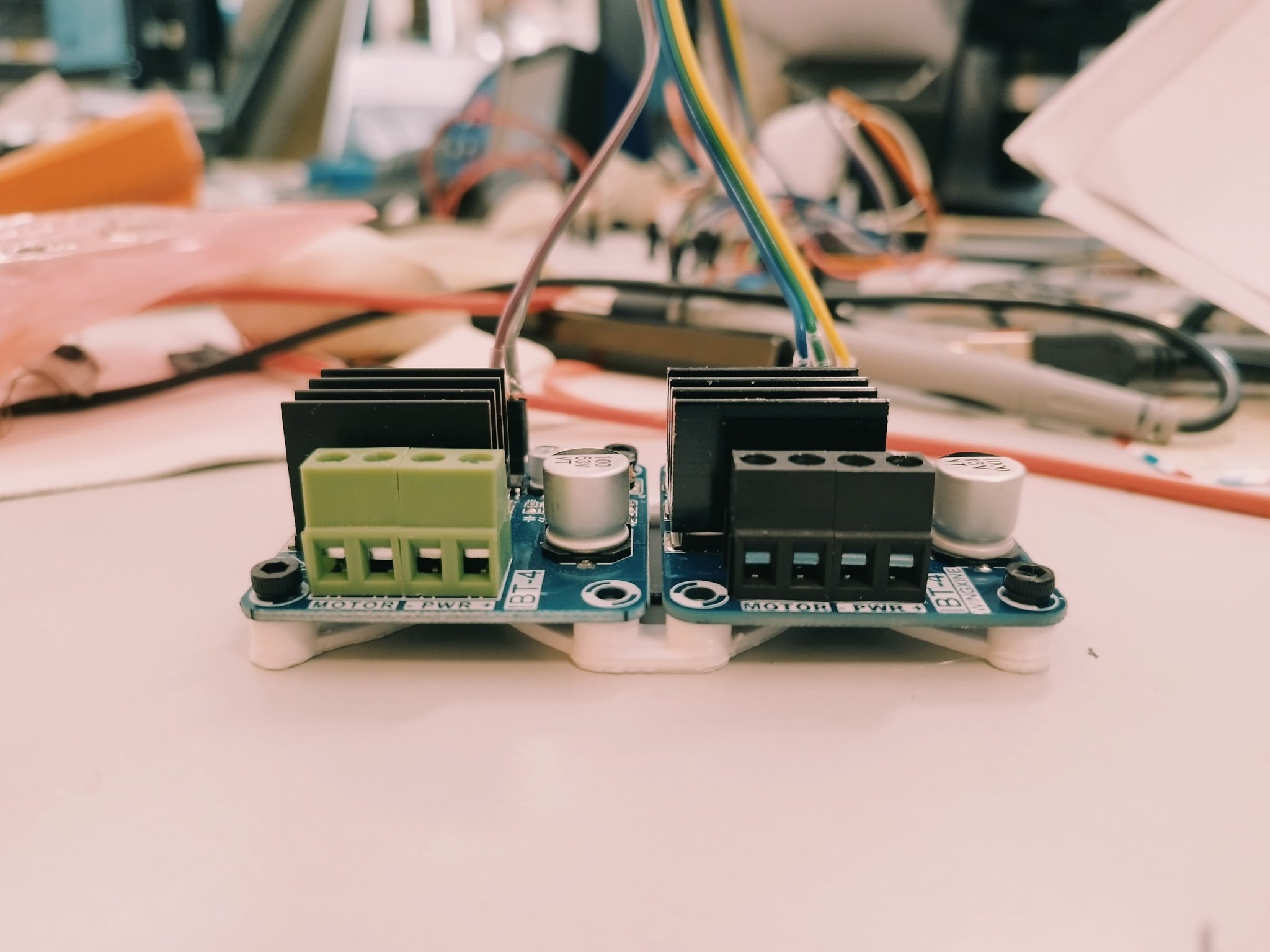 Giá đỡ PCB tối giản cho bộ điều khiển động cơ H Bridge IBT-4