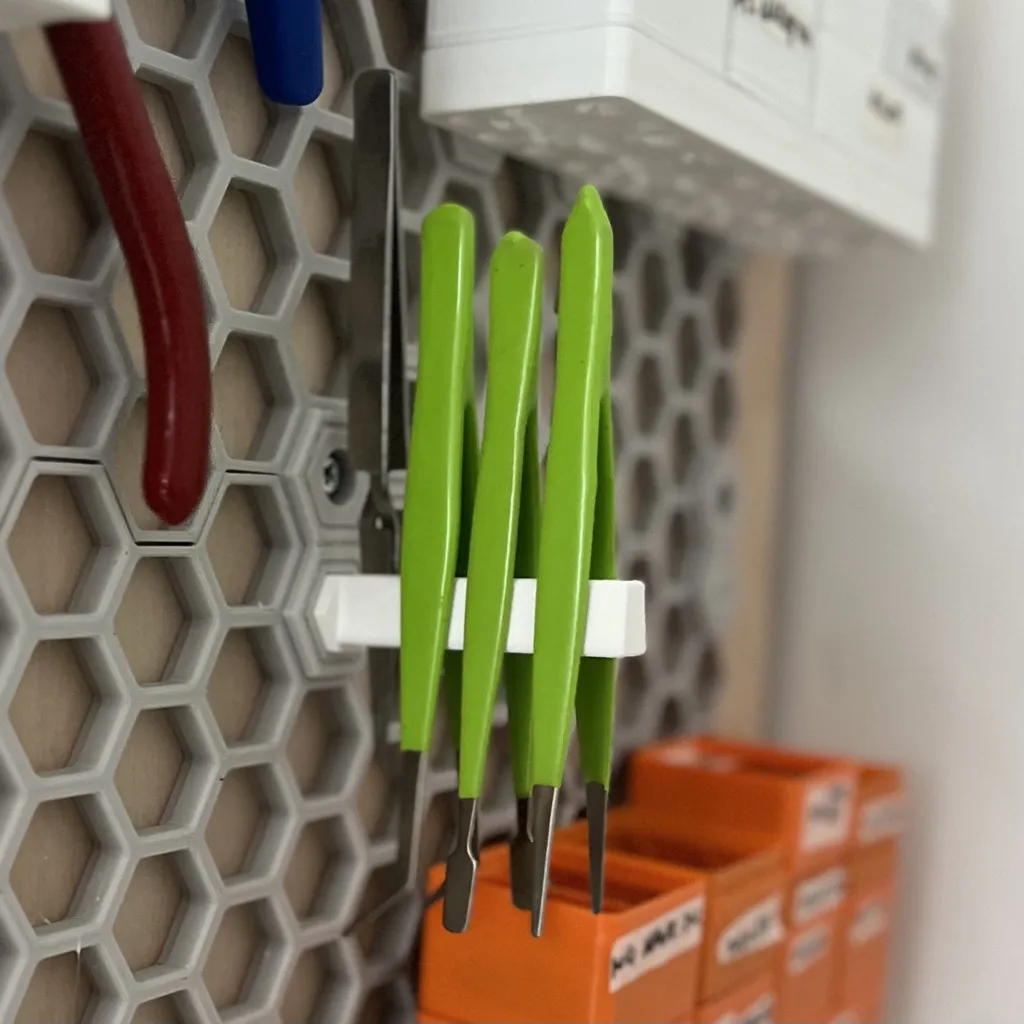 Giá đỡ nhíp tường dạng tổ ong (HCW) dễ tiếp cận