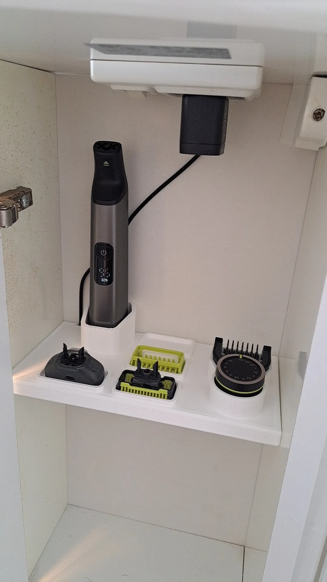 Giá đỡ cho dao cạo Philips One Blade trong phòng tắm