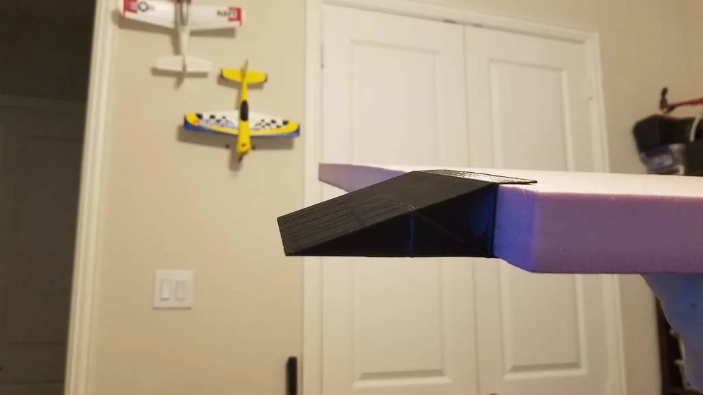 Gắn cánh cho mô hình máy bay RC bằng bìa xốp 1 inch