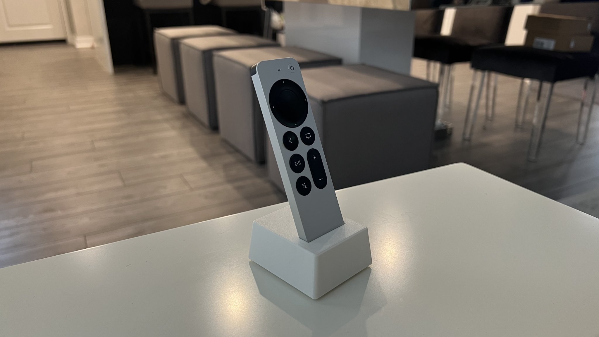 Giá đỡ tối giản cho điều khiển AppleTV 4K