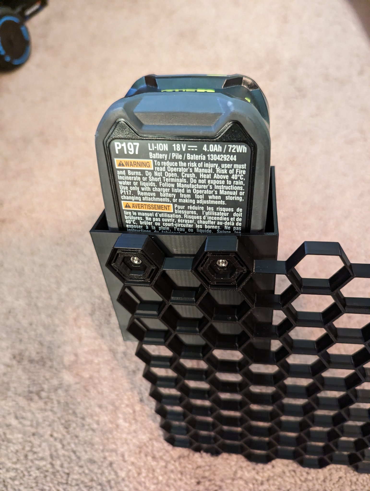 Giá đỡ pin Ryobi cho tường lưu trữ tổ ong 2 kích thước