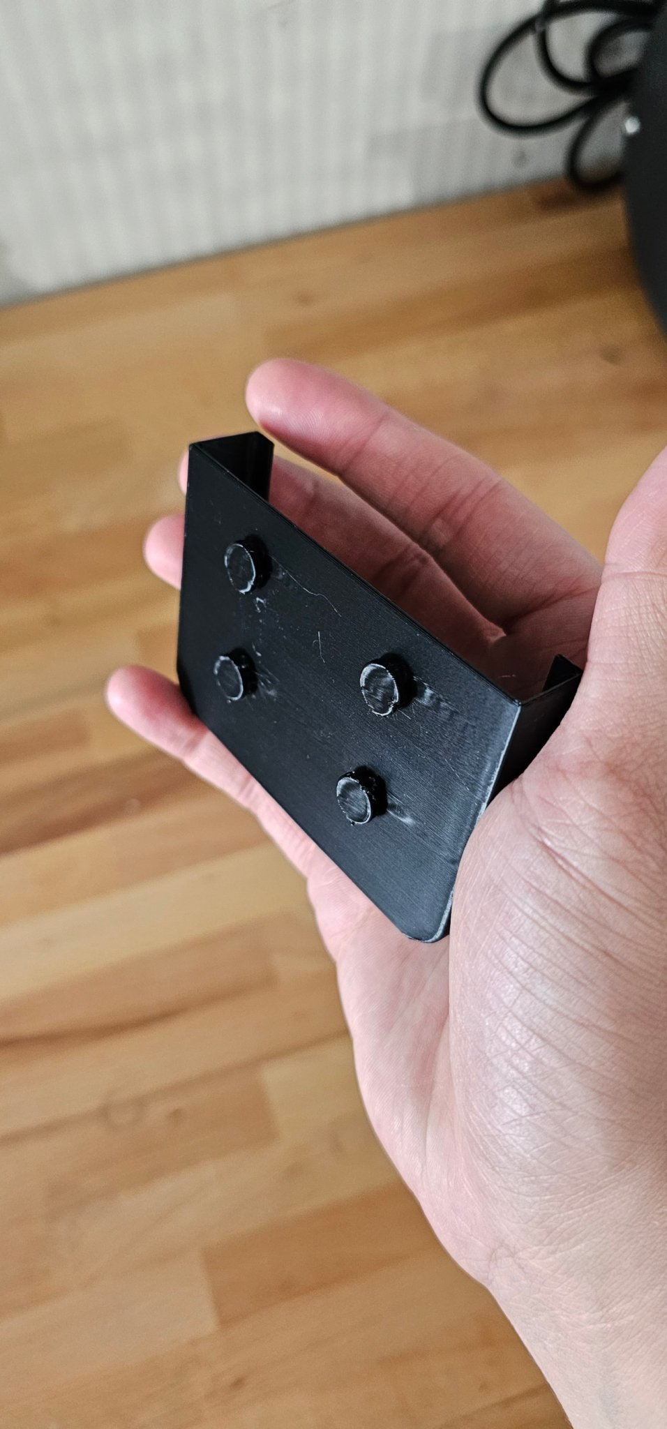 Giá đỡ điện thoại cho Samsung Galaxy S23 Ultra trên pegboard