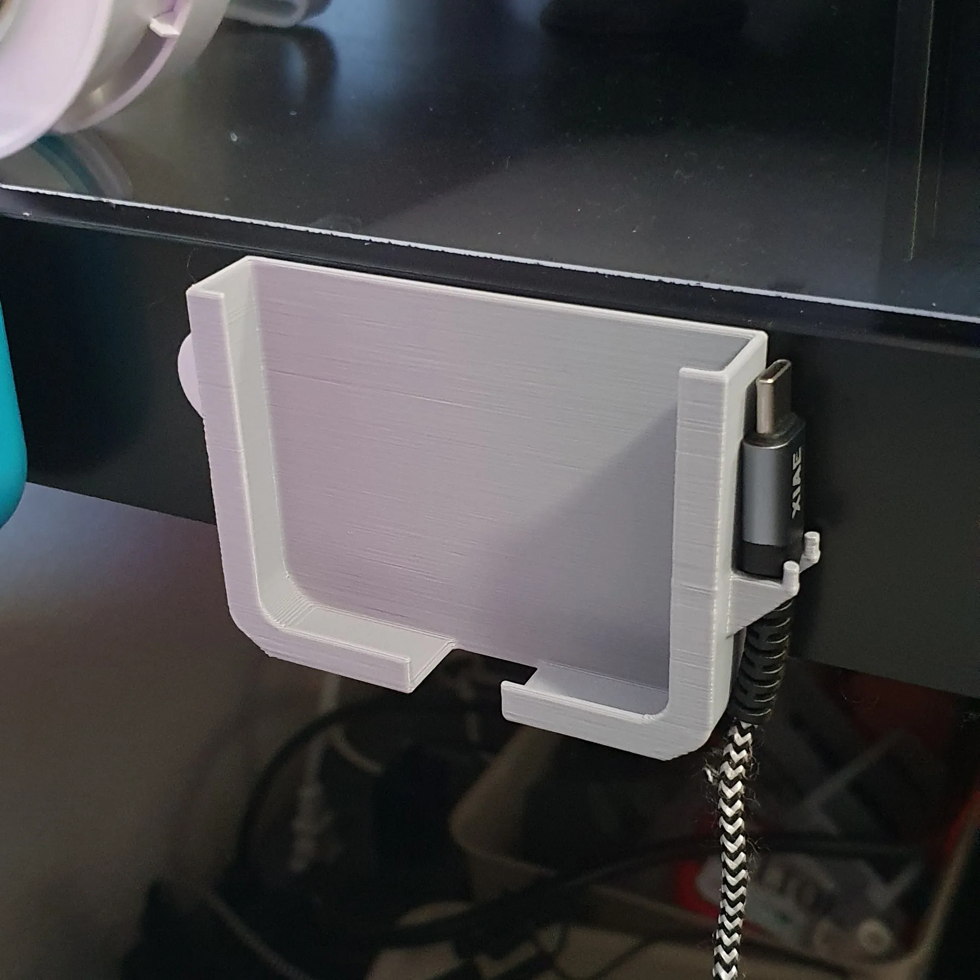 Giá đỡ điện thoại và sạc treo tường