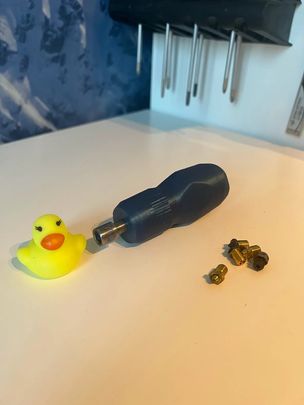 Cán tua vít cho việc thay đầu vòi dễ dàng