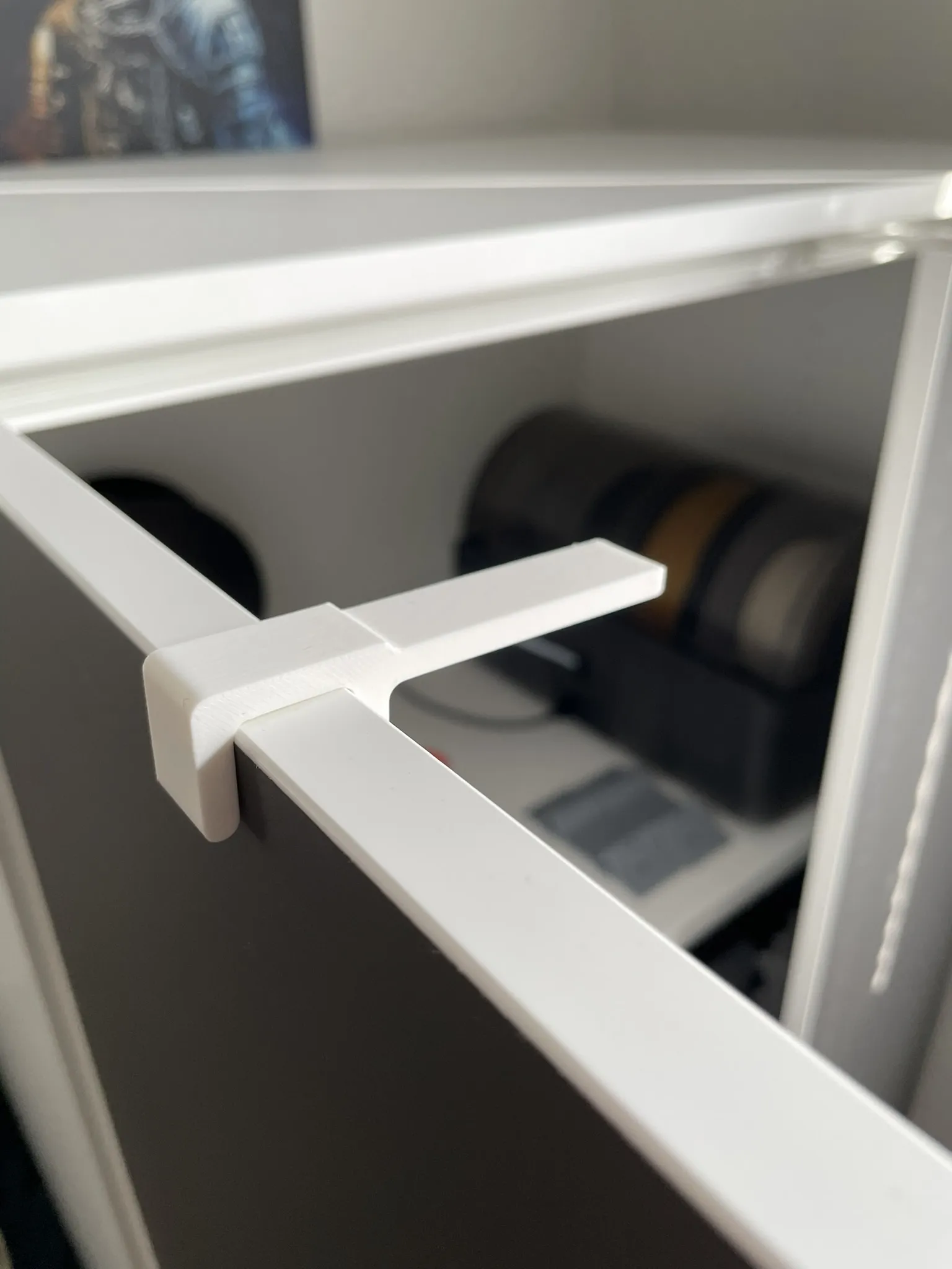 Giá đỡ cửa tủ đơn giản cho tủ ikea