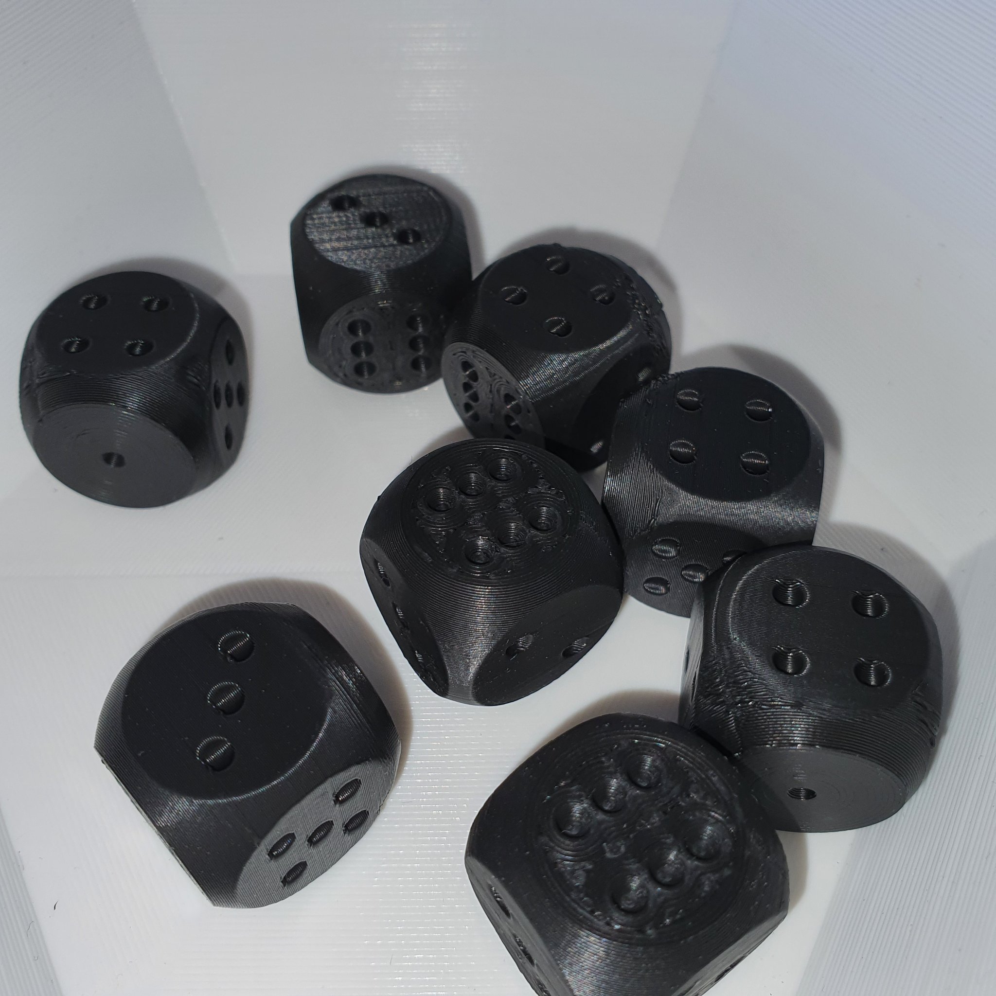 Bộ xúc xắc Lucky Six trong hộp cube tinh nghịch