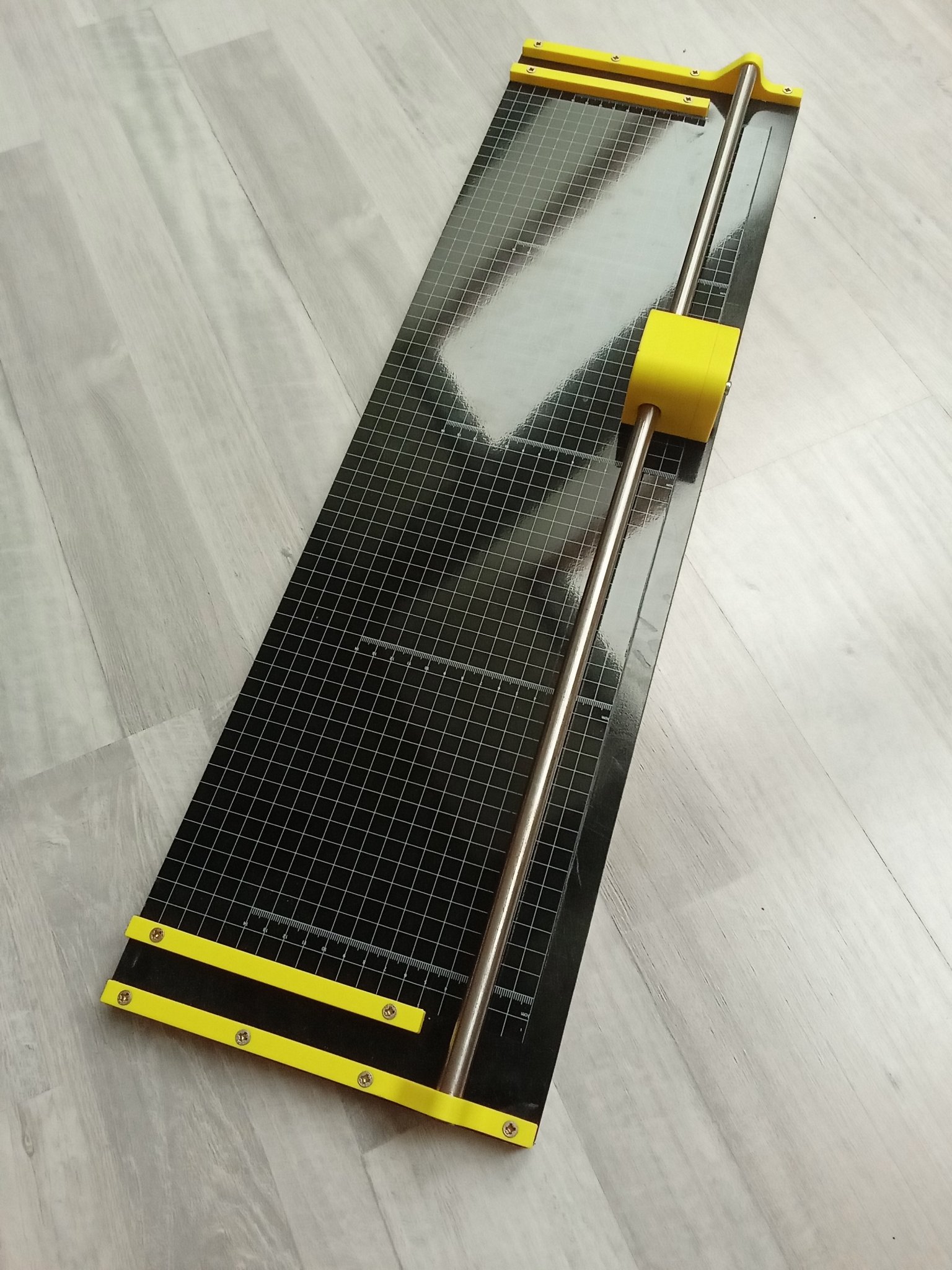 Máy cắt giấy với lưỡi dao tròn OLFA 45mm