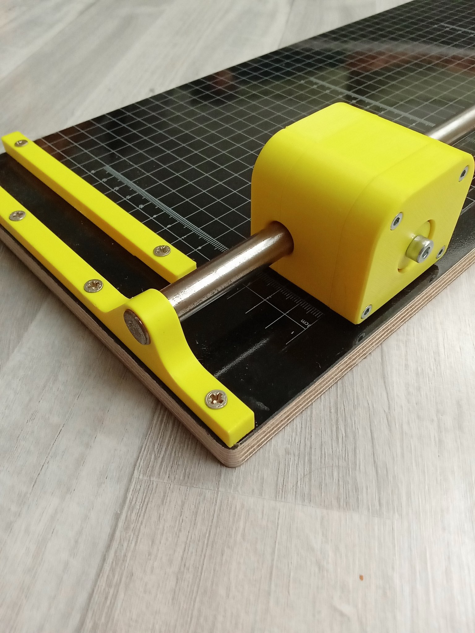 Máy cắt giấy với lưỡi dao tròn OLFA 45mm