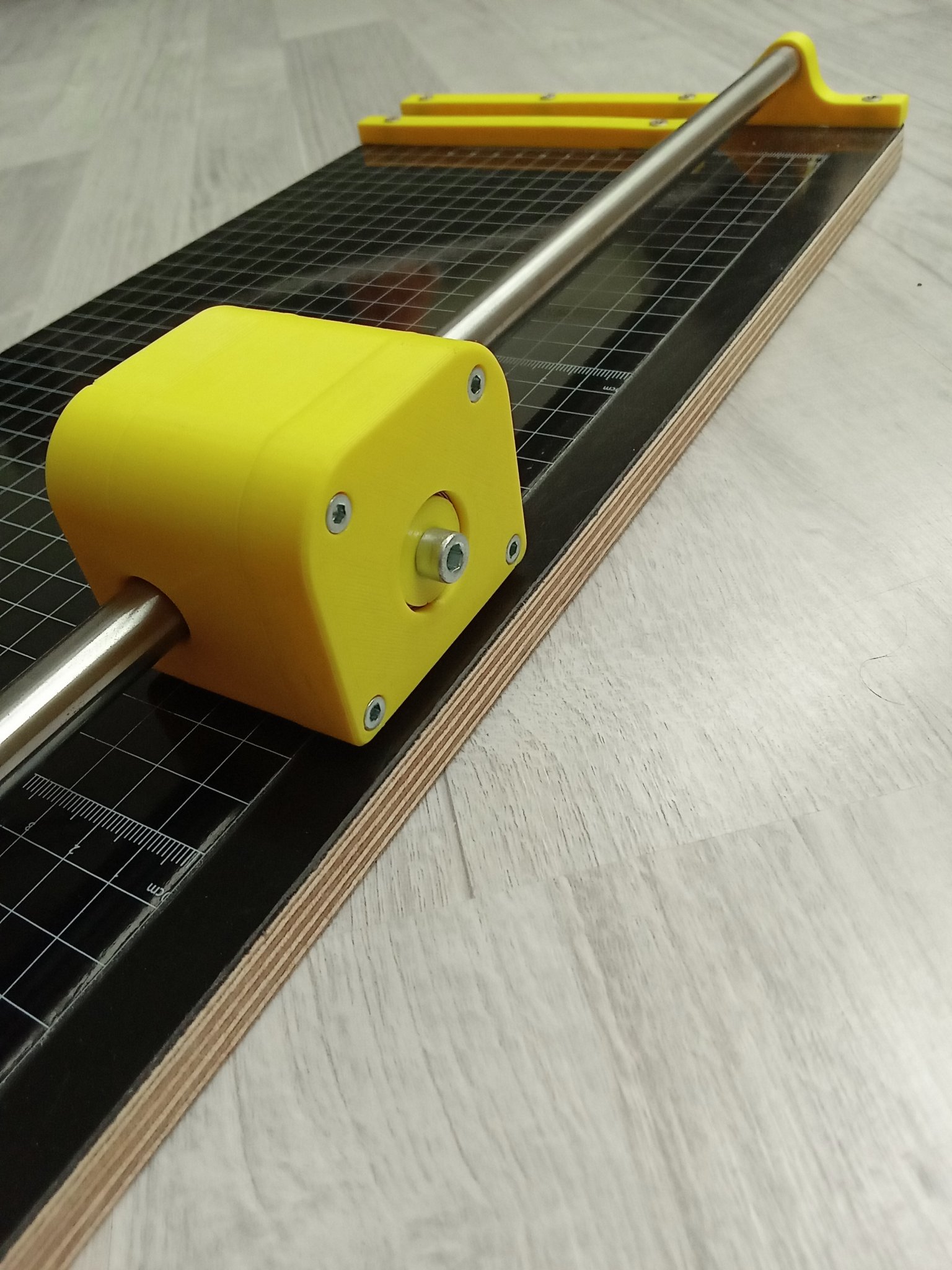 Máy cắt giấy với lưỡi dao tròn OLFA 45mm