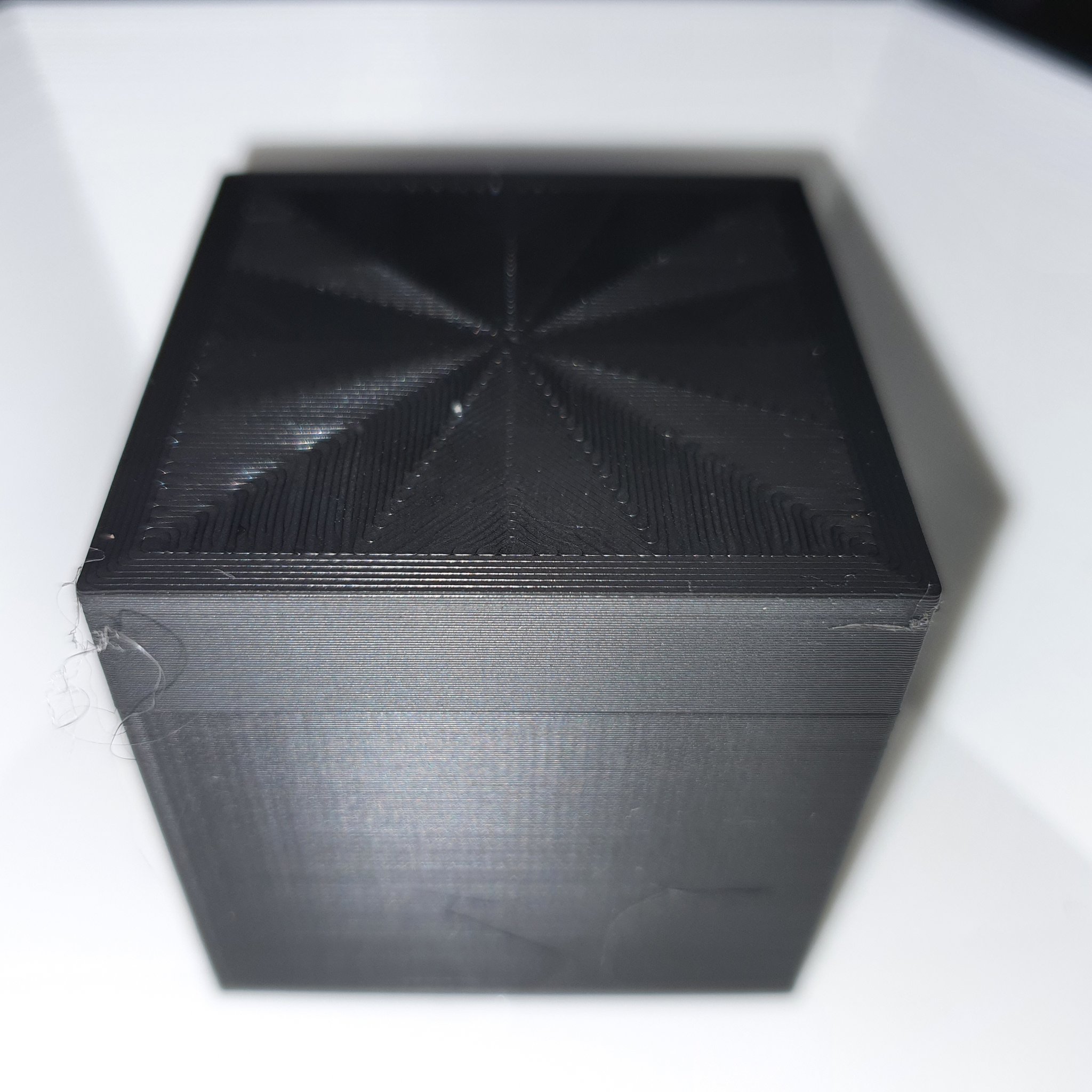 Bộ xúc xắc Lucky Six trong hộp cube tinh nghịch