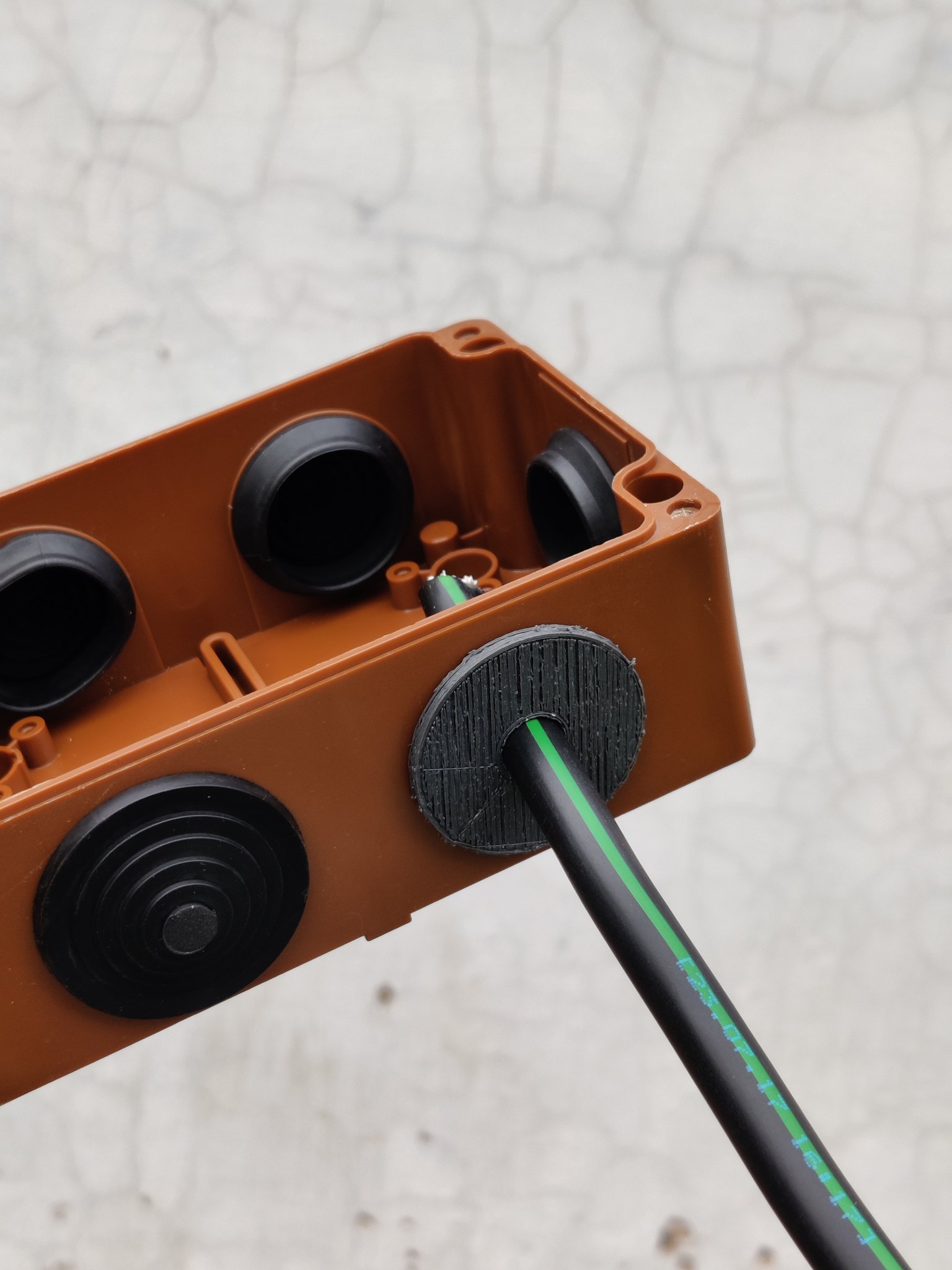 Průchodka cho cáp vào hộp điện TPU với nhiều kích thước