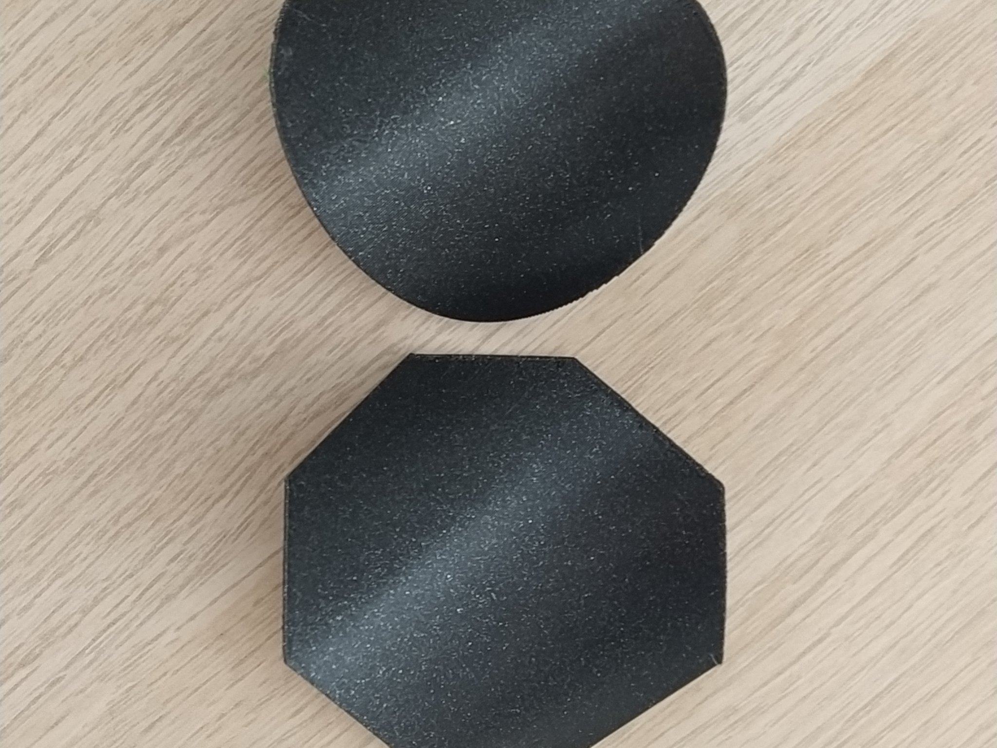 Trò chơi khéo léo với chip và khe hẹp