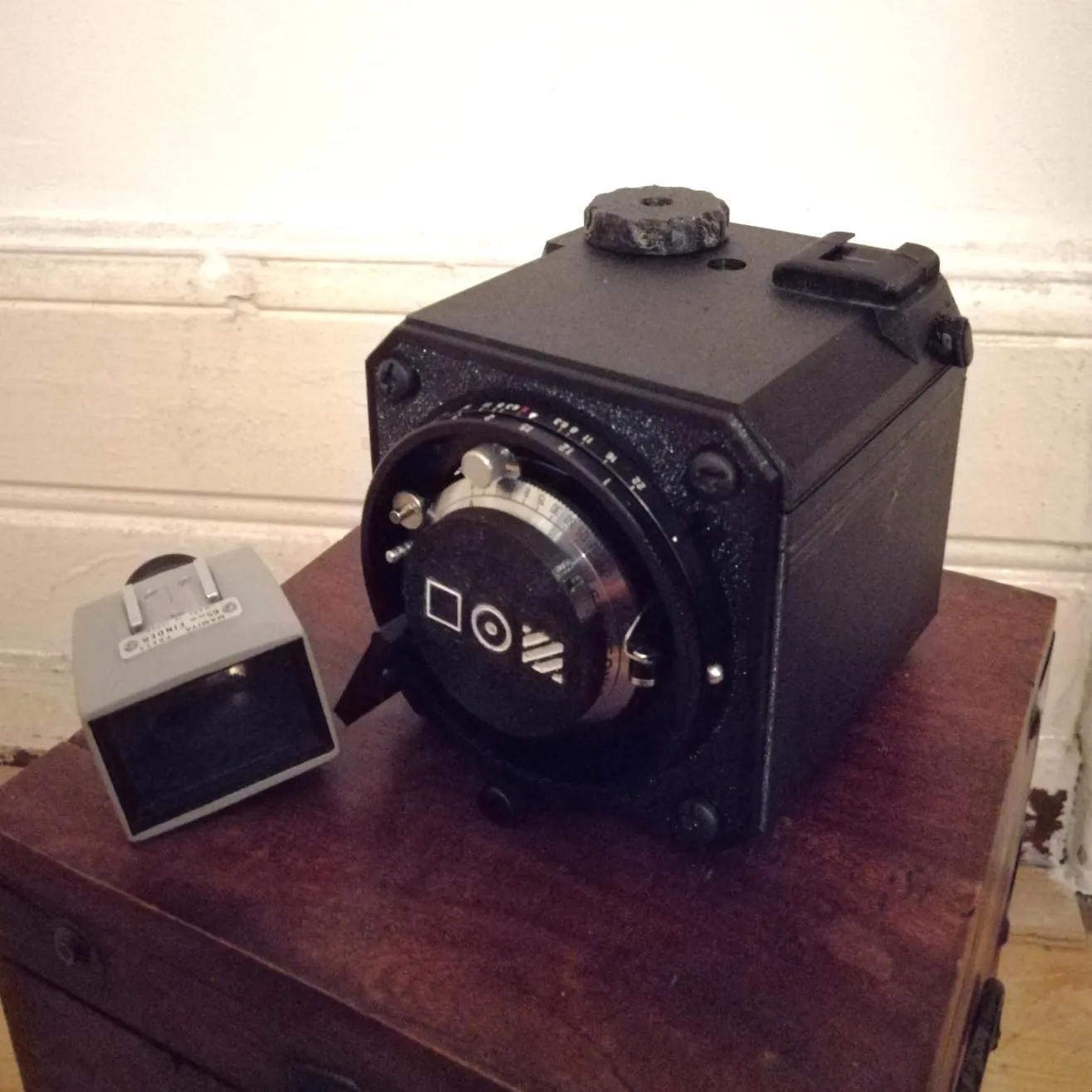 Máy ảnh định dạng trung Mamiya với cơ chế cải tiến