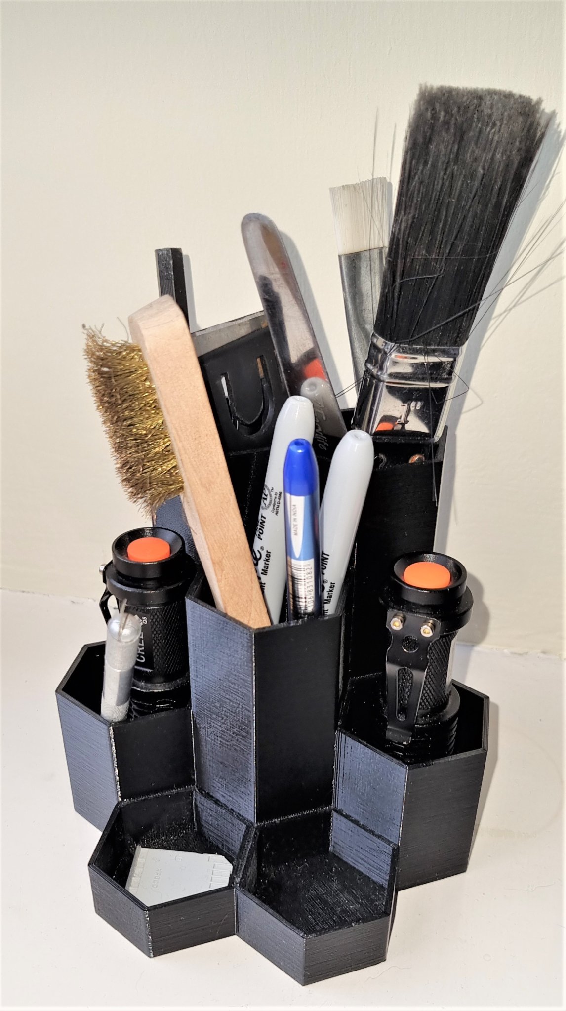 Giá đỡ bút và tổ chức đồ dùng văn phòng