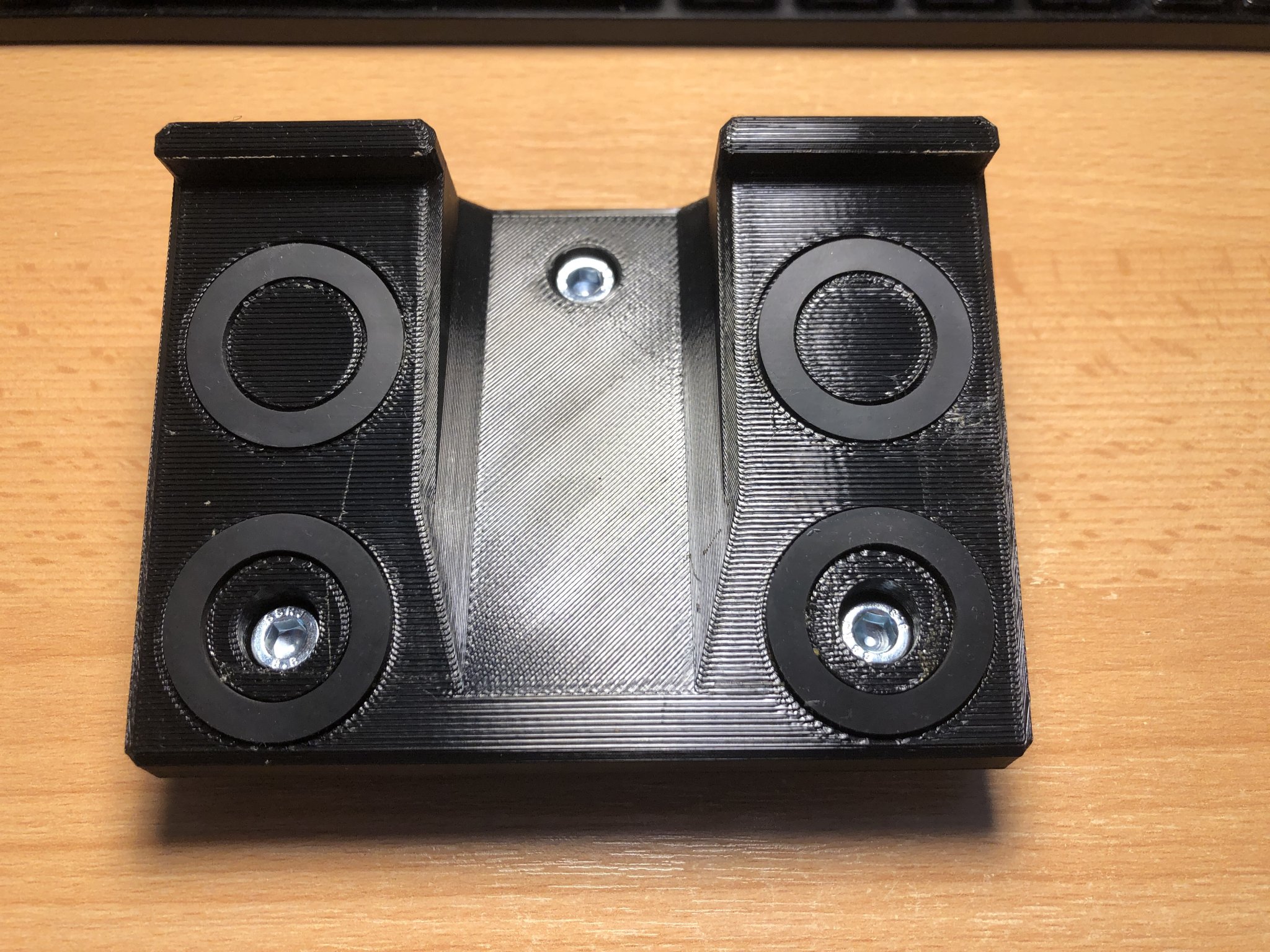 Giá đỡ bàn Fanatec CSL DD với chân cao su