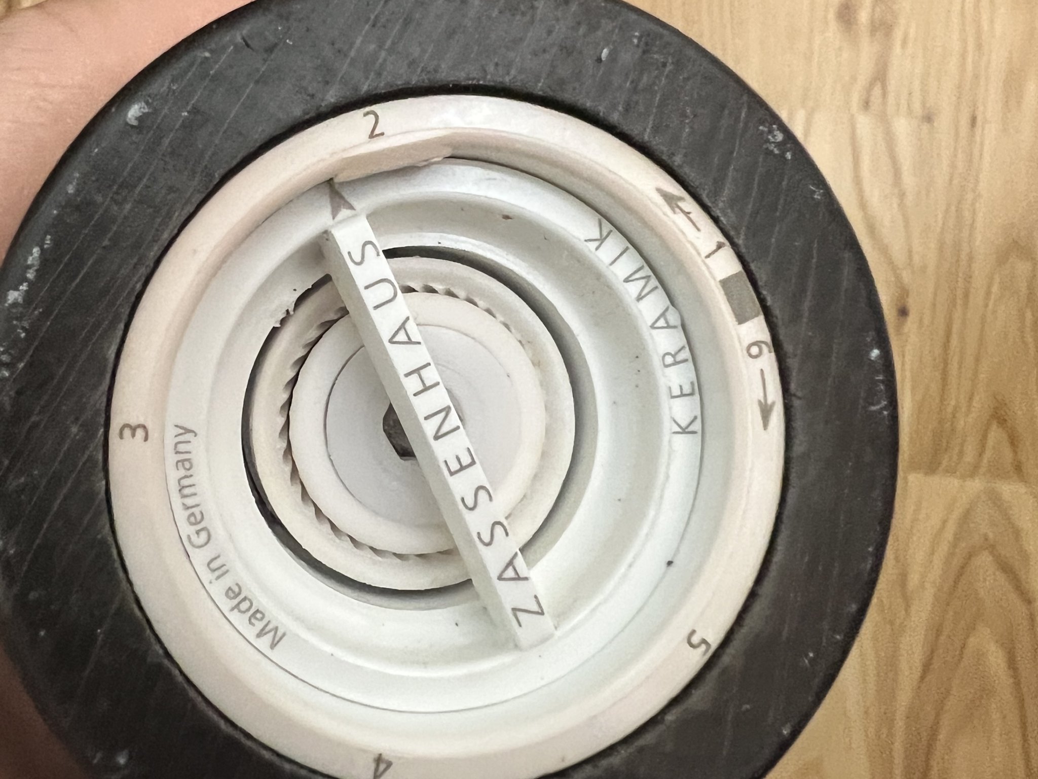 Thay thế vòng giữ cho máy xay tiêu Zassenhaus