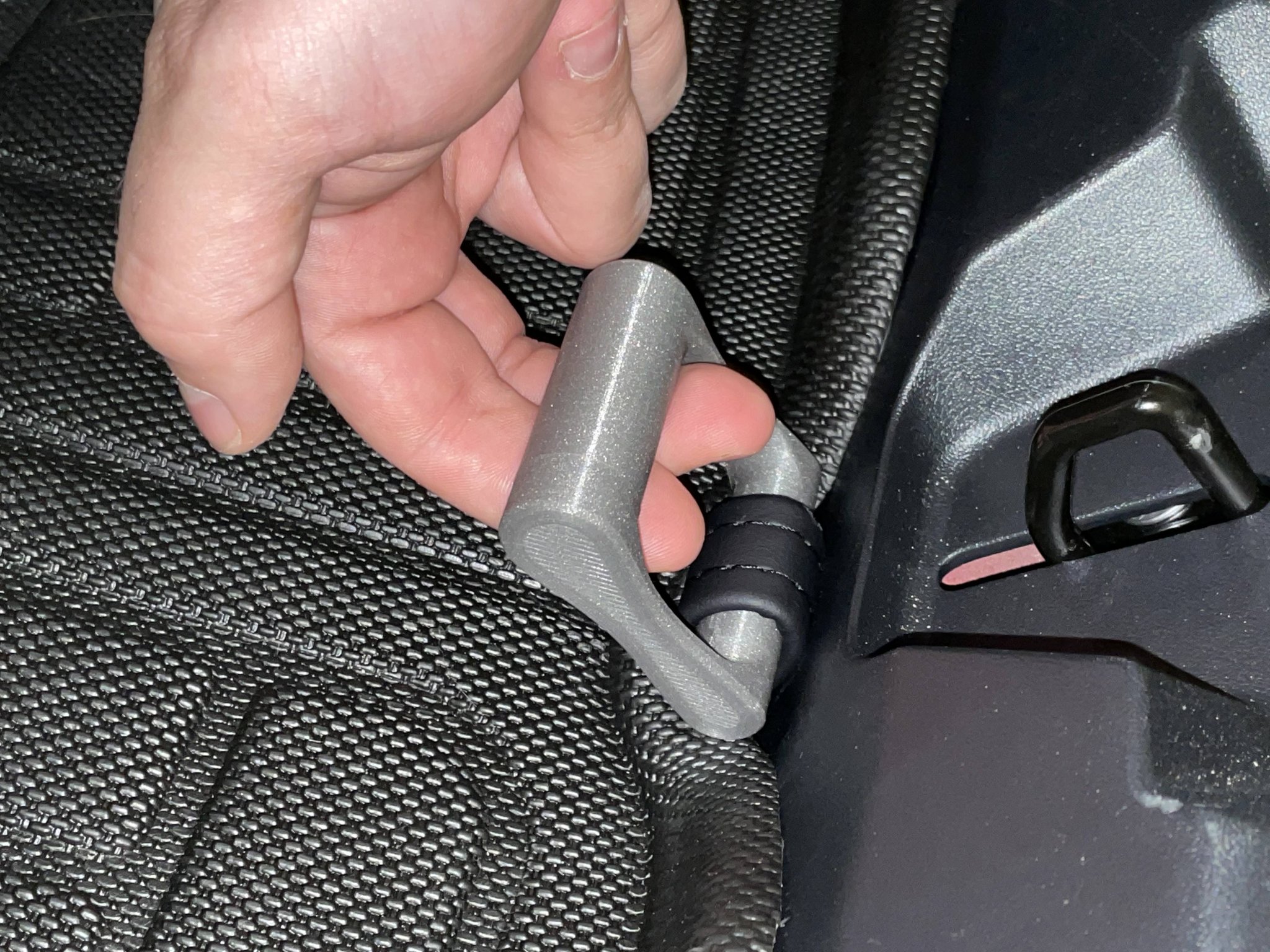 Tay cầm mở khoang chứa đồ Tesla dễ dàng hơn