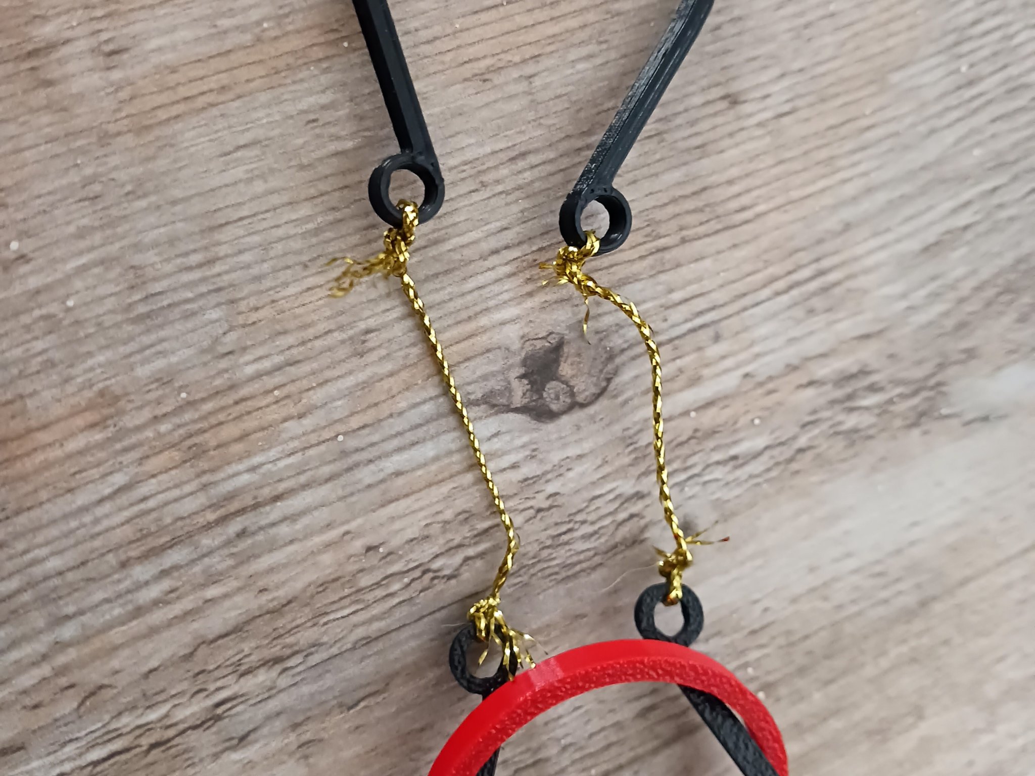 Câu đố tháo nhẫn đầy thách thức và thú vị