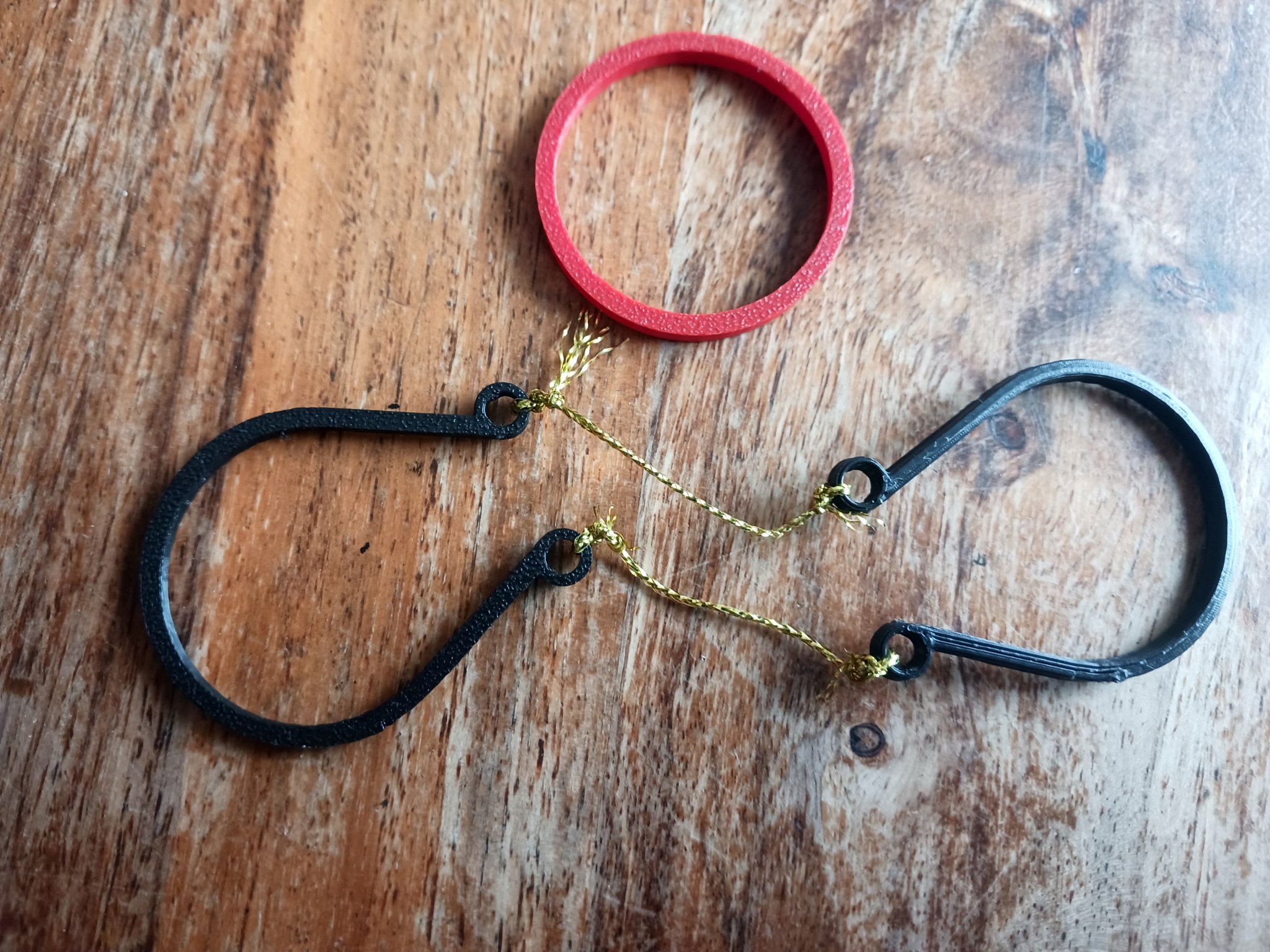 Câu đố tháo nhẫn đầy thách thức và thú vị