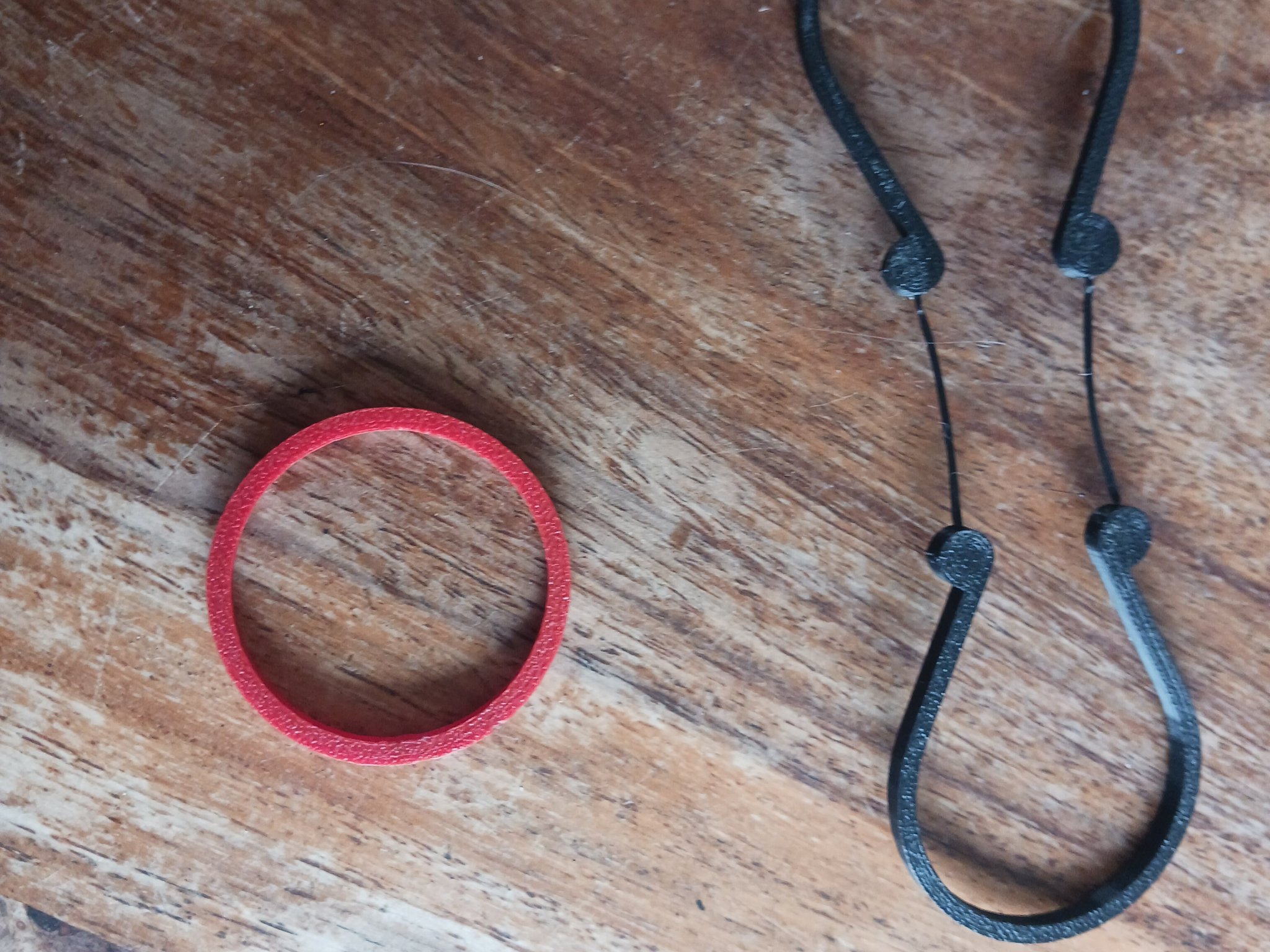 Câu đố tháo nhẫn đầy thách thức và thú vị