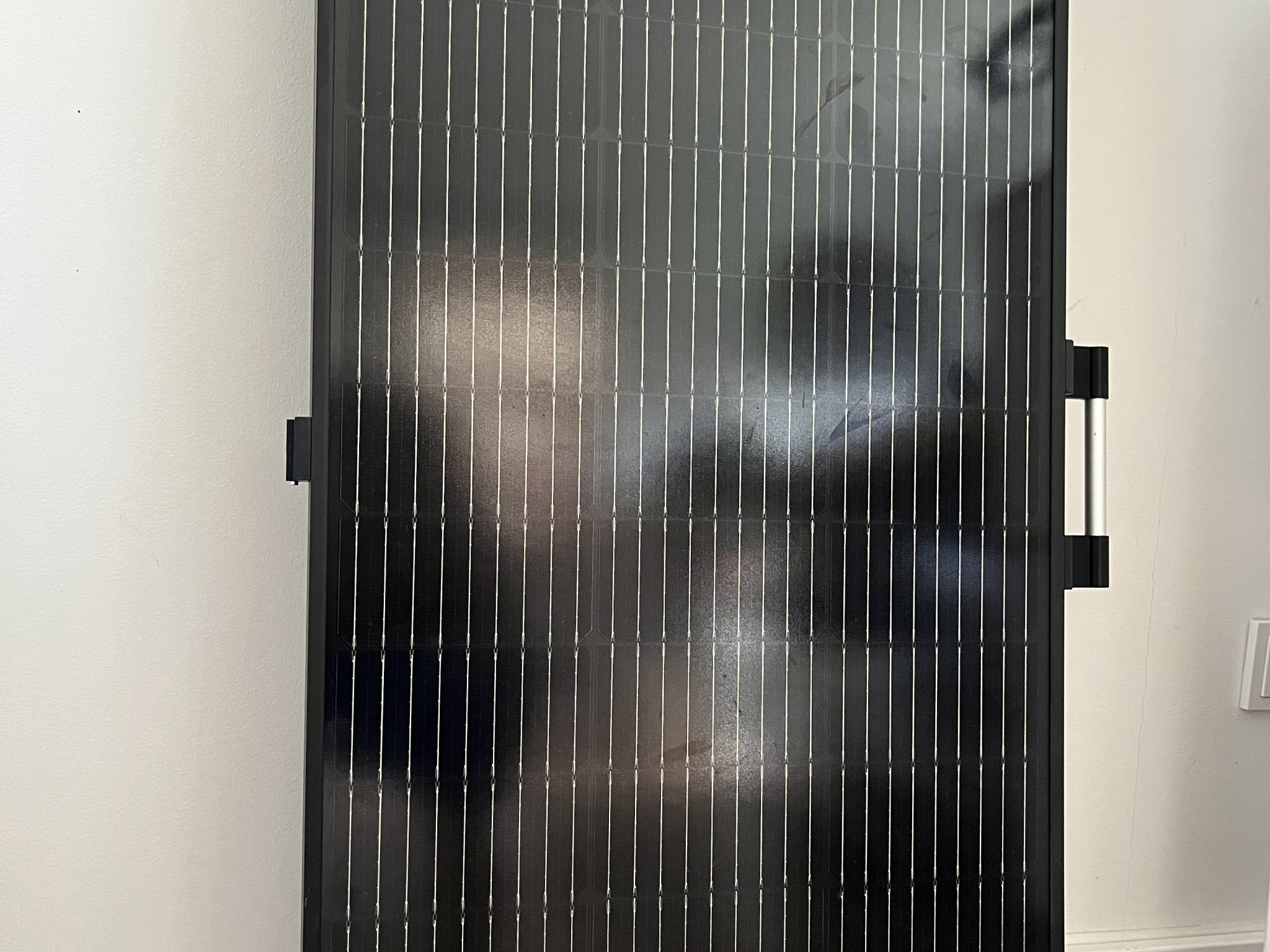 Hộp năng lượng mặt trời di động từ 2 tấm pin 100W