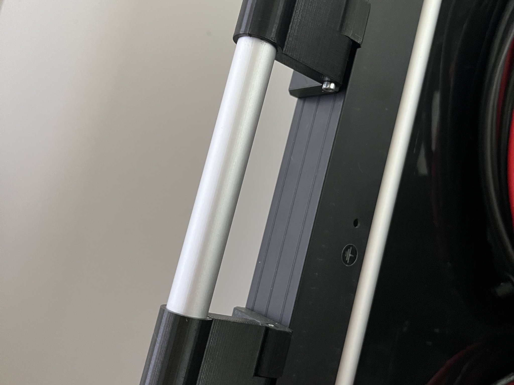 Hộp năng lượng mặt trời di động từ 2 tấm pin 100W