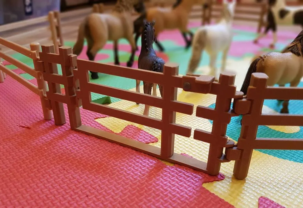 Cổng vào và cổng hàng rào cho ngựa Schleich