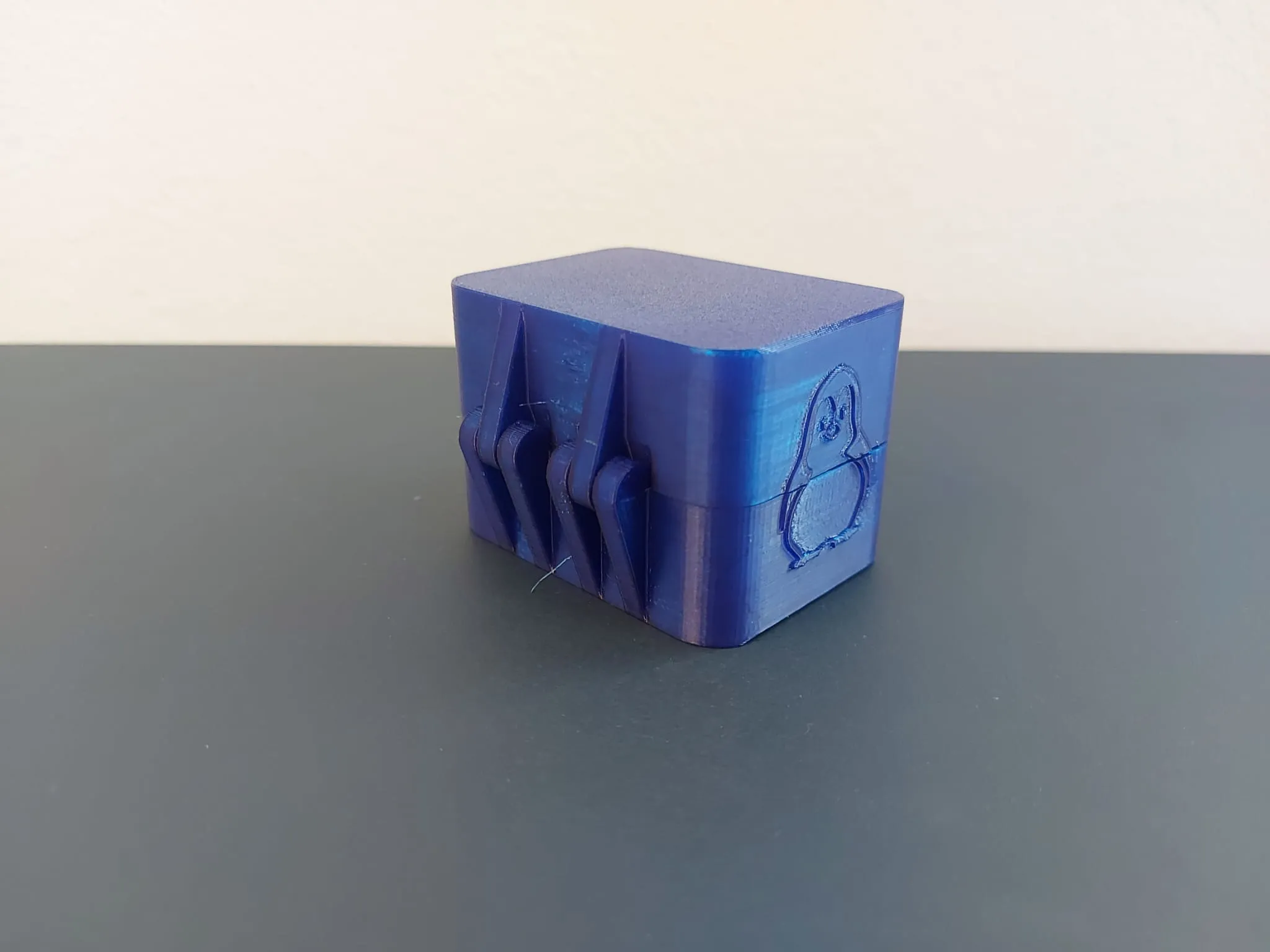 Khuôn chim cánh cụt in liền cho đất nặn Play-Dough